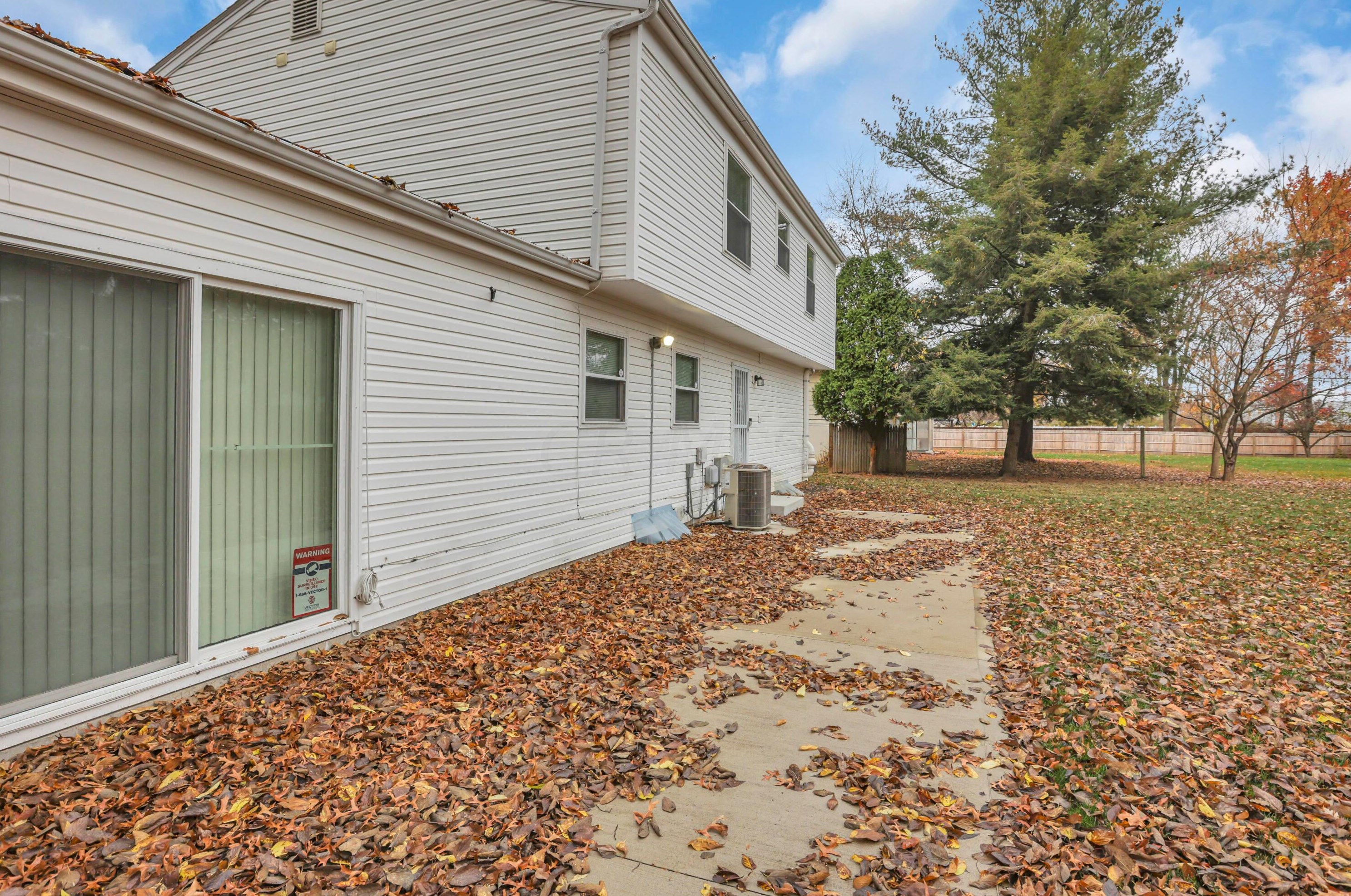 832 Conestoga Dr, Columbus OH 43213-2619 exterior