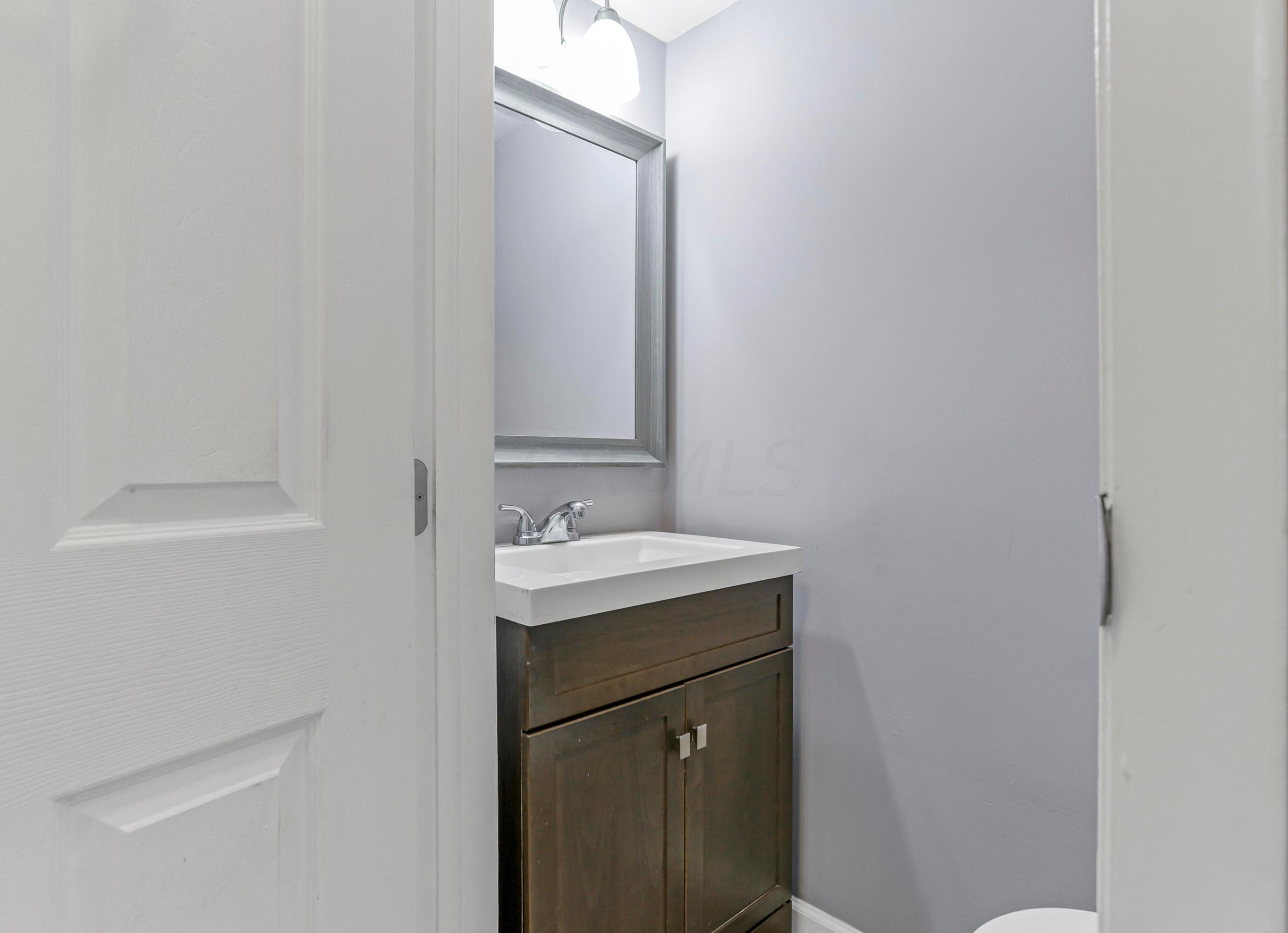 832 Conestoga Dr, Columbus OH 43213-2619 exterior