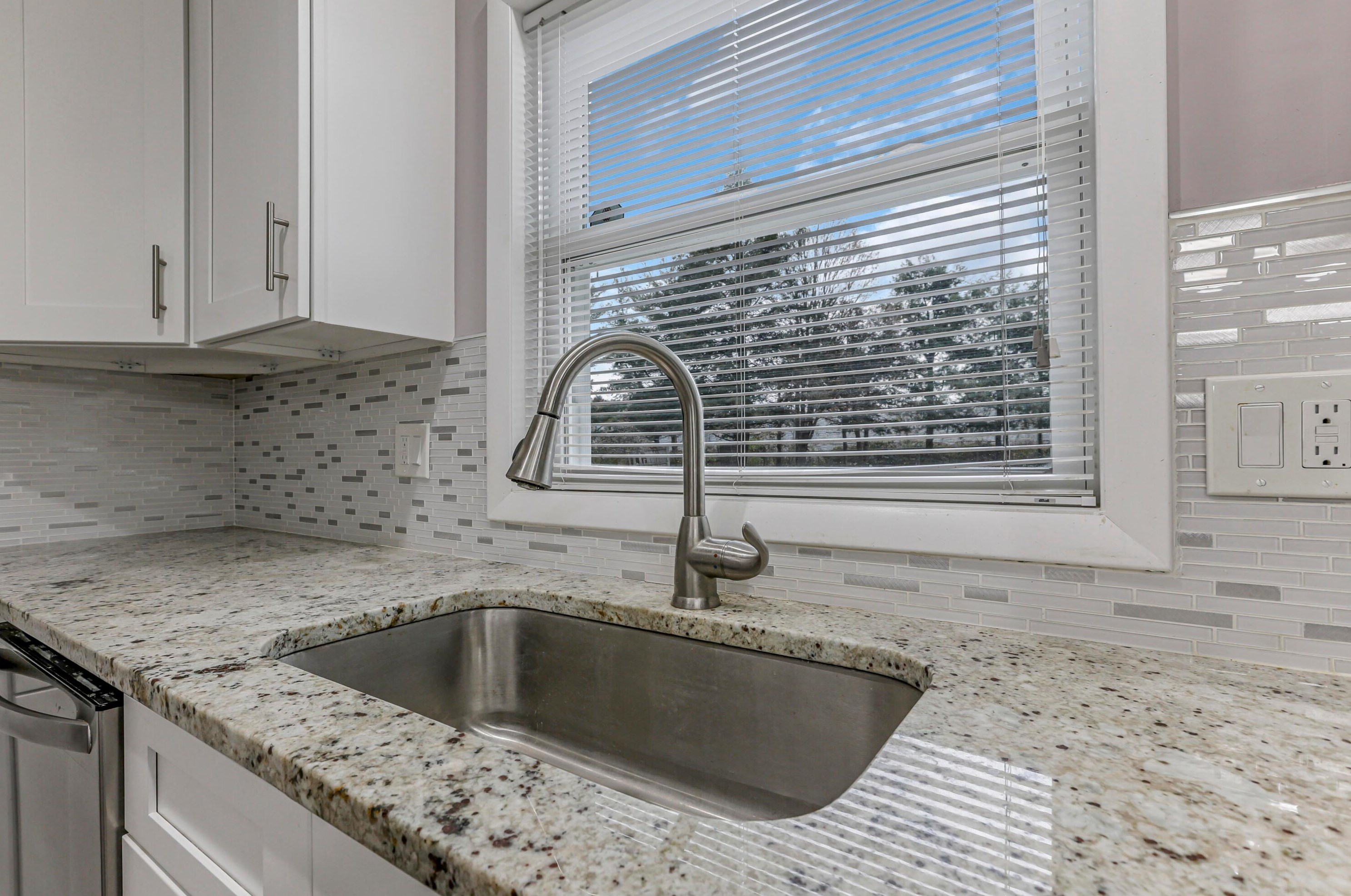 832 Conestoga Dr, Columbus OH 43213-2619 exterior