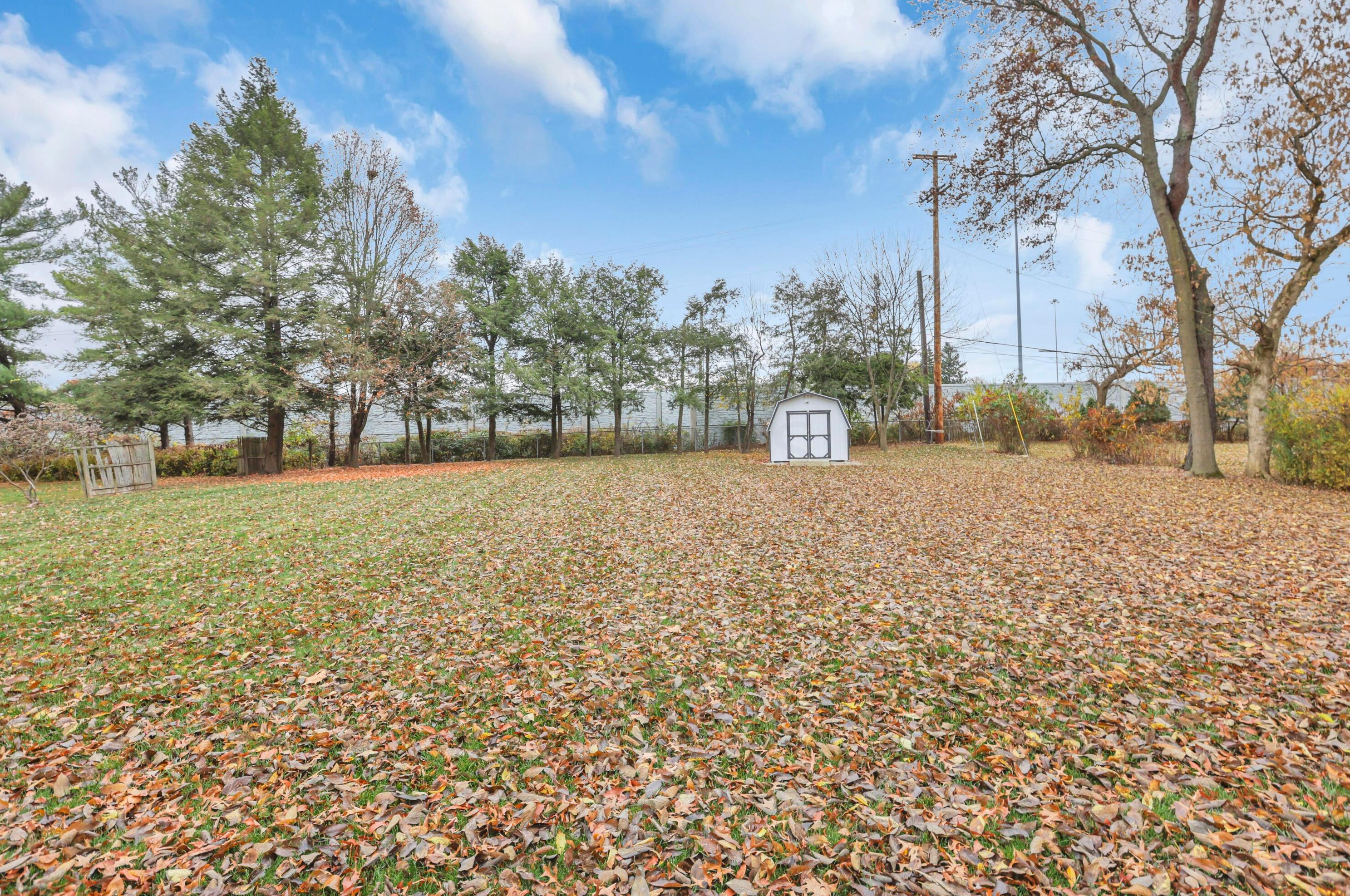 832 Conestoga Dr, Columbus OH 43213-2619 exterior