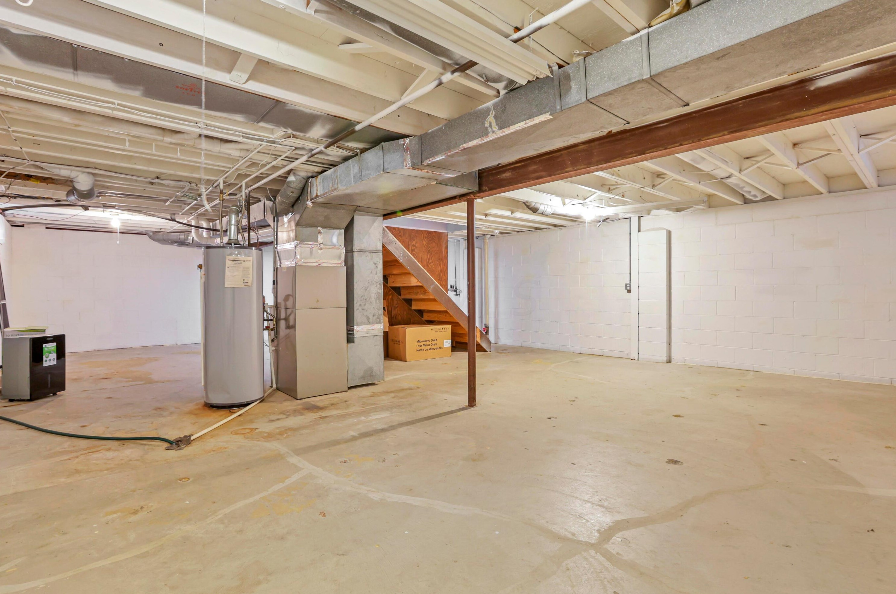 832 Conestoga Dr, Columbus OH 43213-2619 exterior