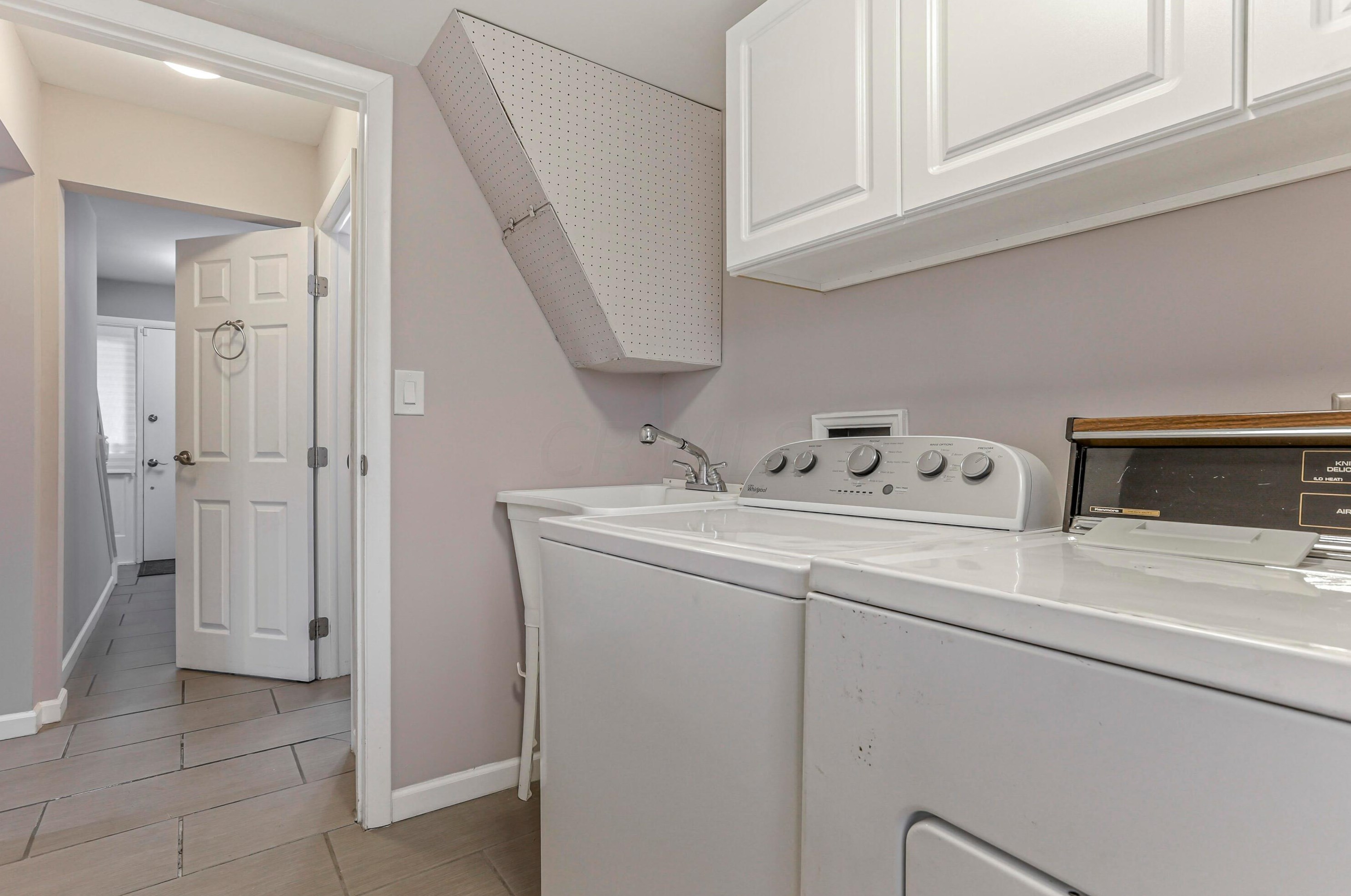 832 Conestoga Dr, Columbus OH 43213-2619 exterior