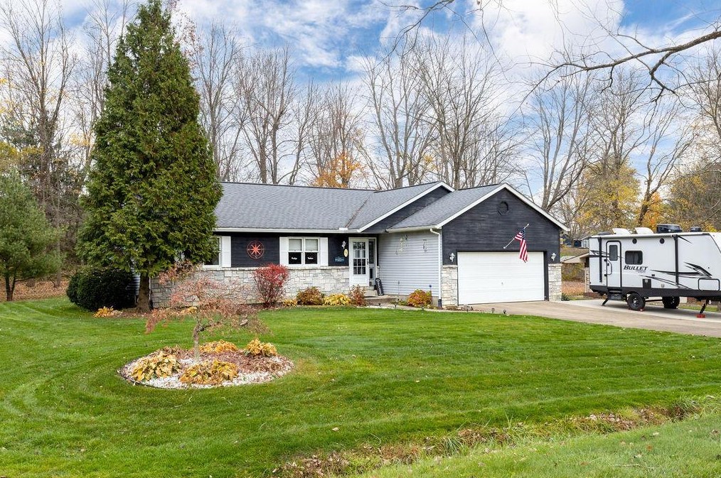 141 Hillgail Sw Rd, Pataskala, OH 43062