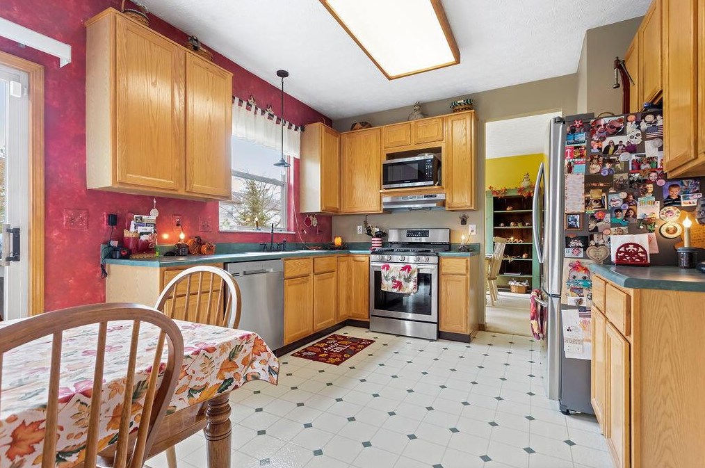 990 Harborton Dr, Columbus, OH 43228-9262