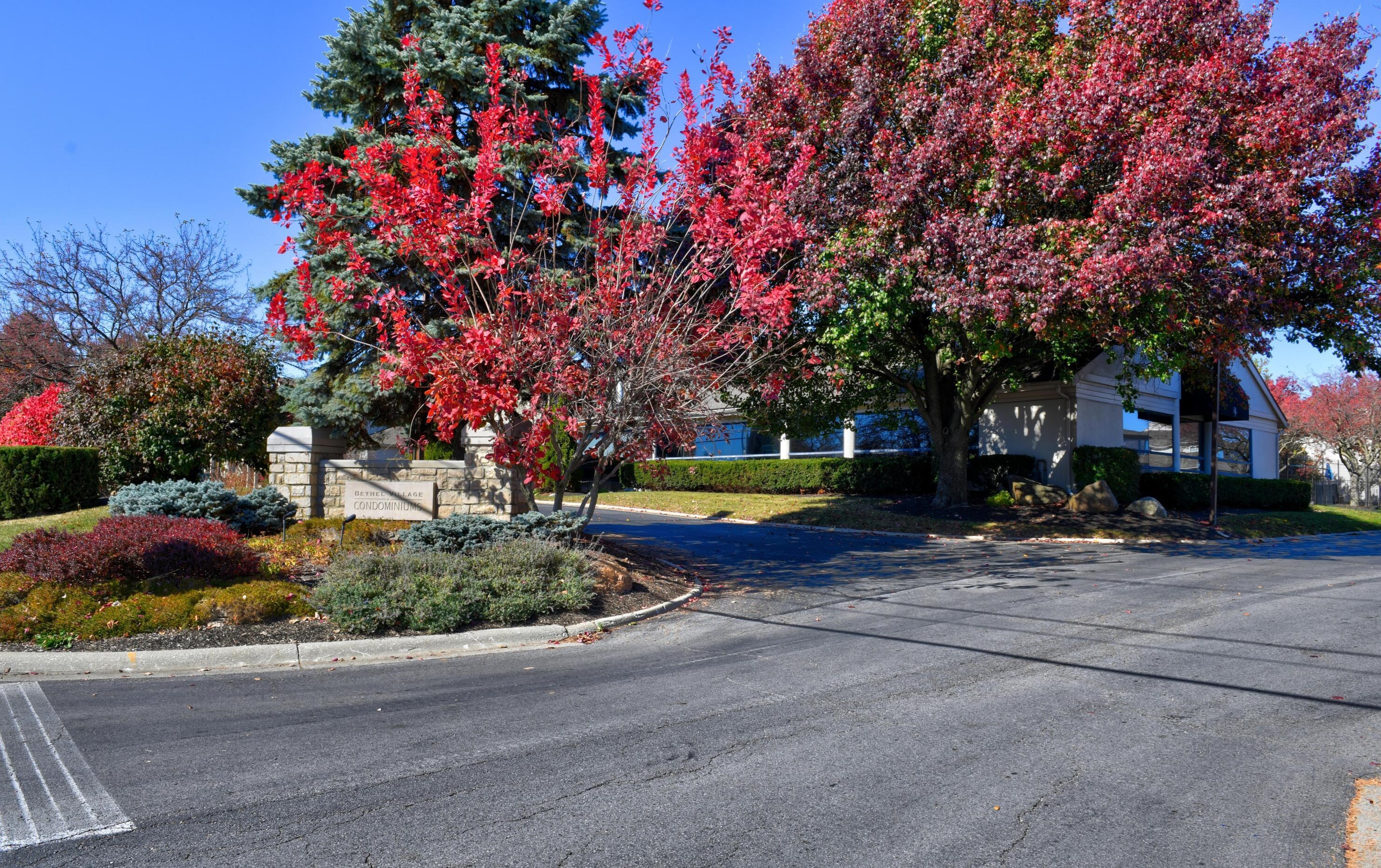 2507 Maxim Ln, Columbus OH 43235-5531 exterior