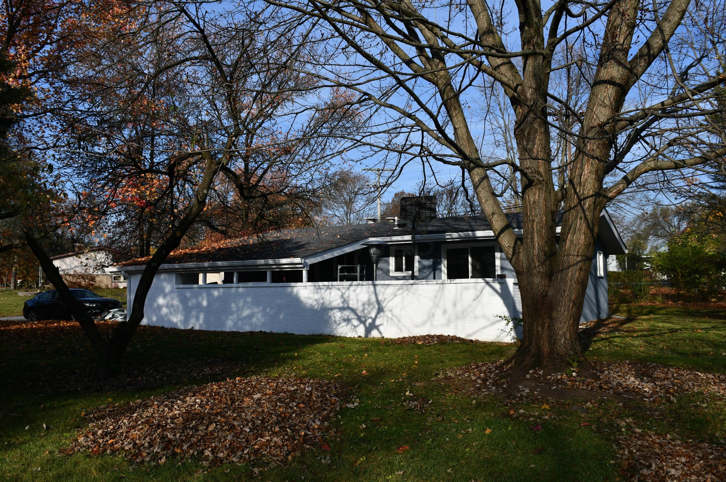 3042 Trentwood Rd, Columbus OH 43221-2351 exterior