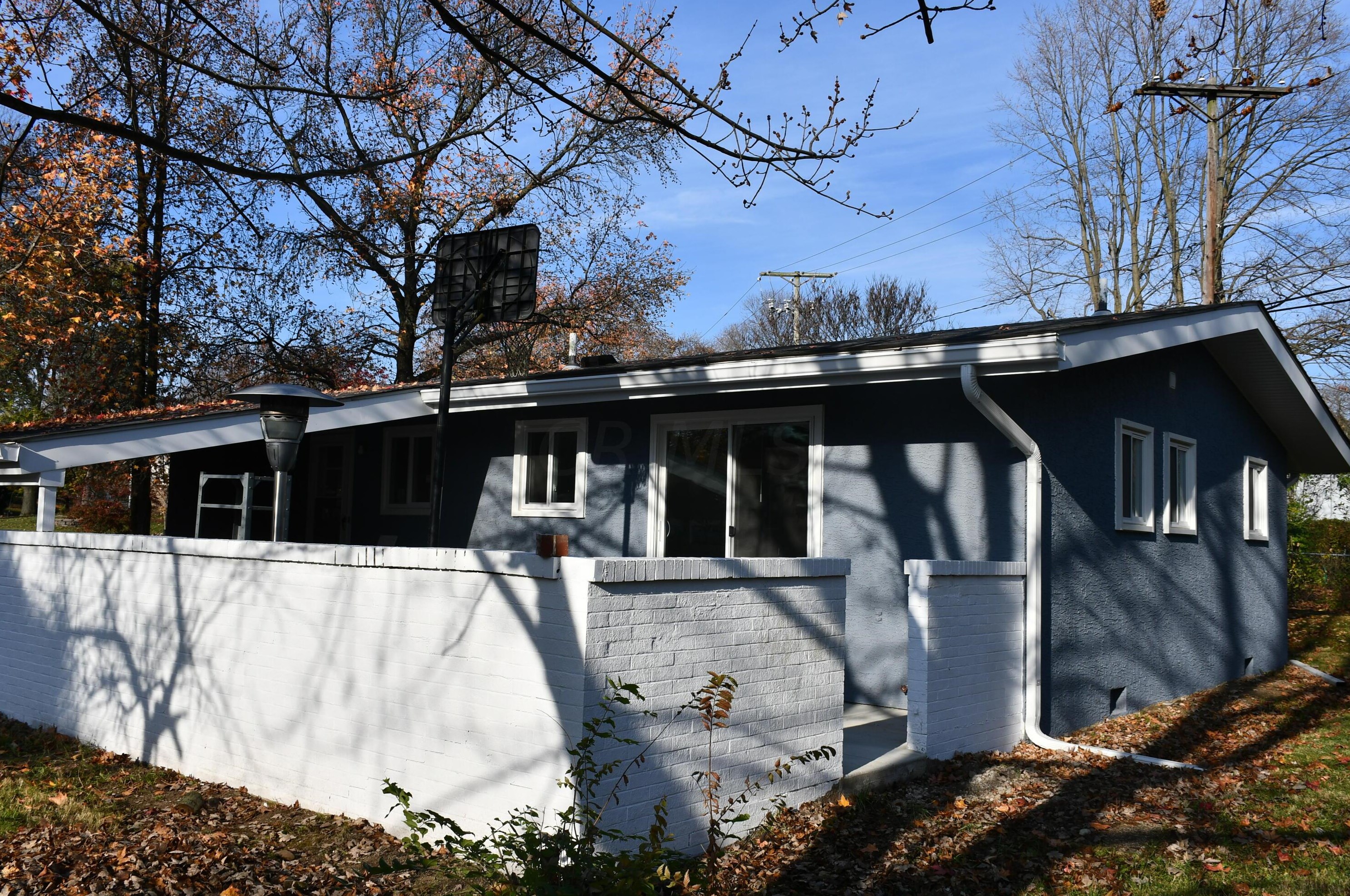 3042 Trentwood Rd, Columbus, OH 43221-2349