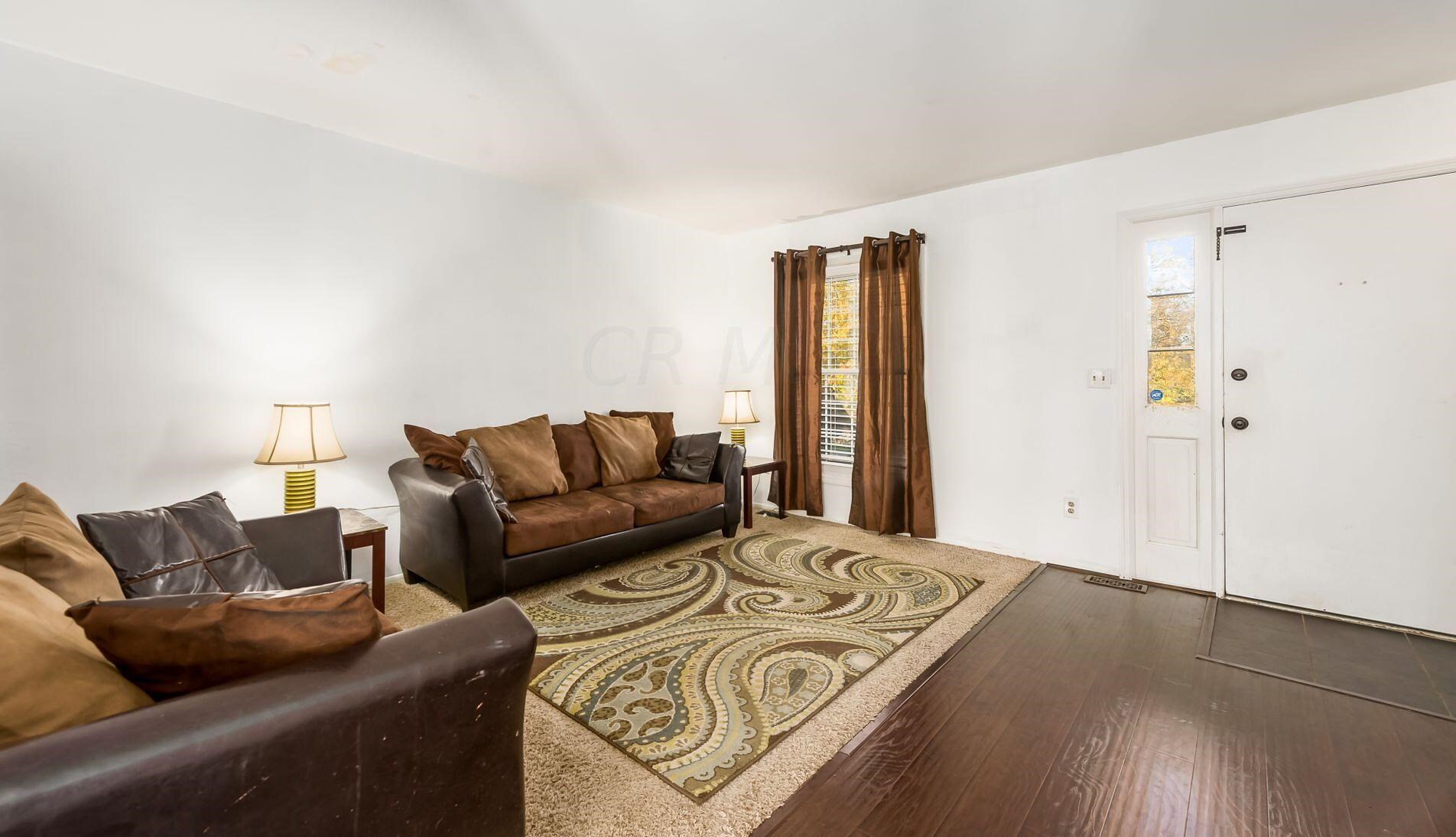 572 Dlyn St, Columbus, OH 43228-2506