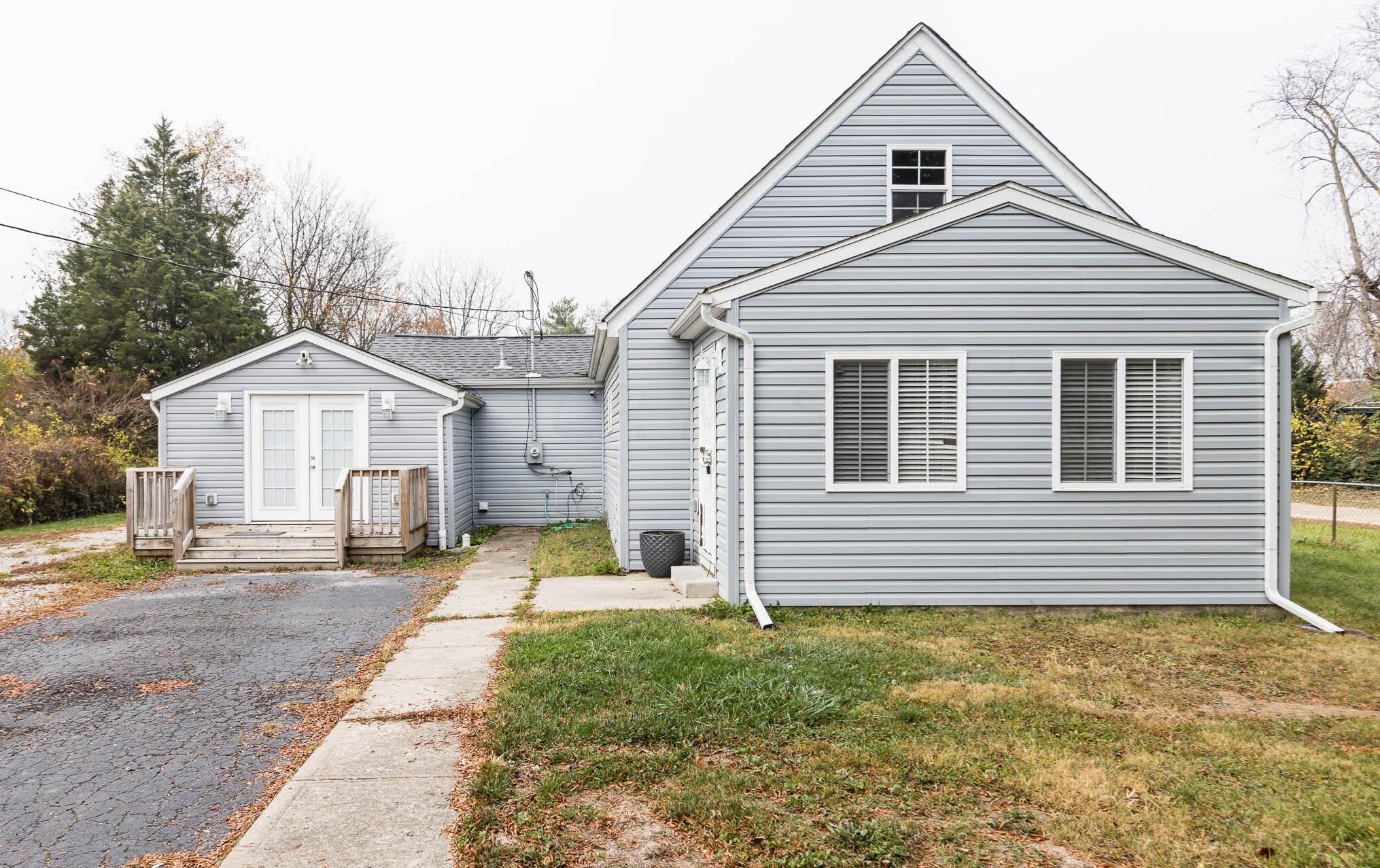 3605 Champion Ave, Columbus, OH 43207-5146