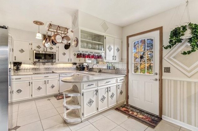 5558 Driftwood Rd, Columbus OH 43229-4459 exterior