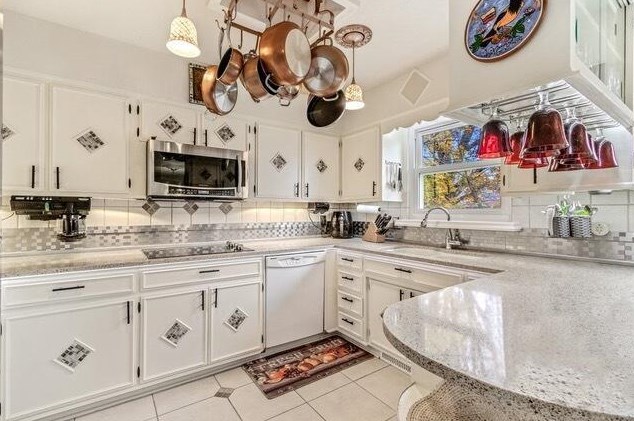 5558 Driftwood Rd, Columbus OH 43229-4459 exterior