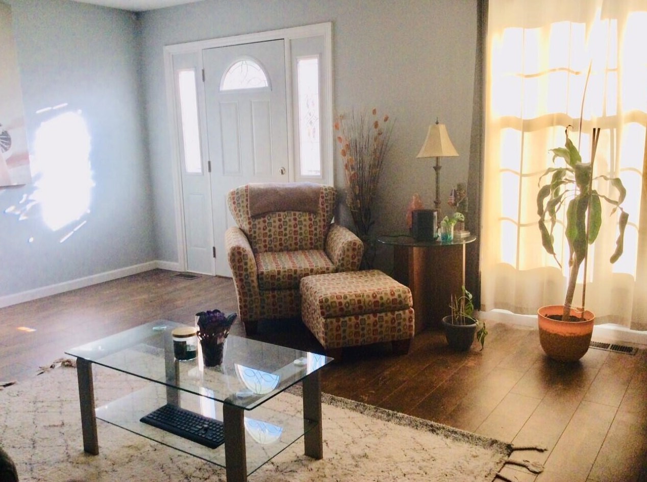 2353 Hardesty Dr, Columbus, OH 43204-2844