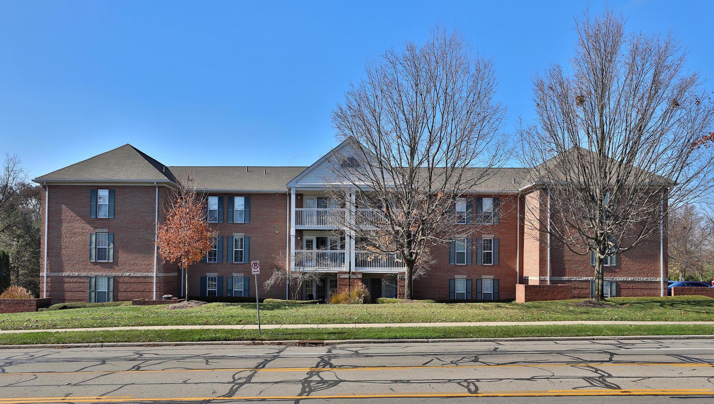 5935 N High St #216, Sharon Township, OH 43085