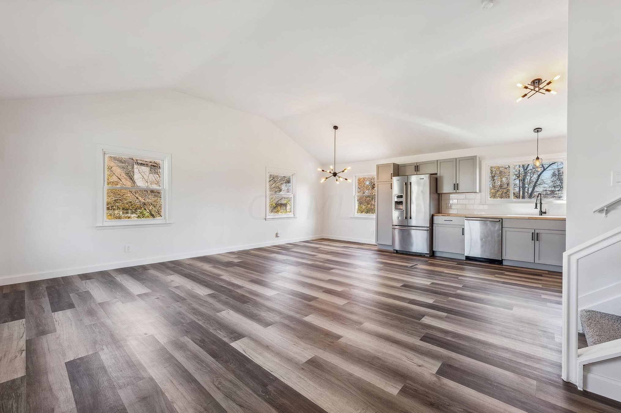 1512 Lillian Ln, Columbus, OH 43227-2158