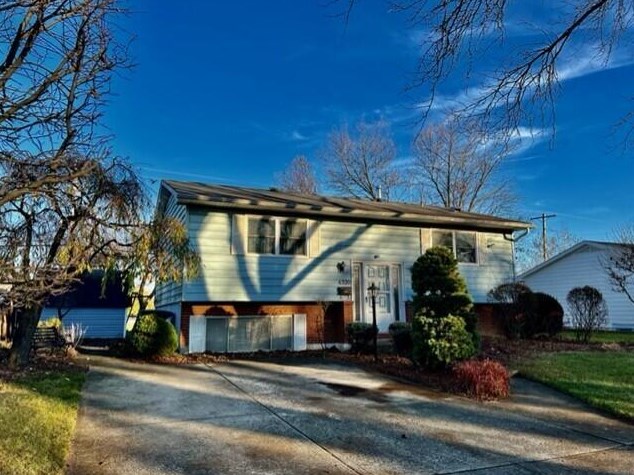 6320 Faircrest Rd, Columbus, OH 43229-2127