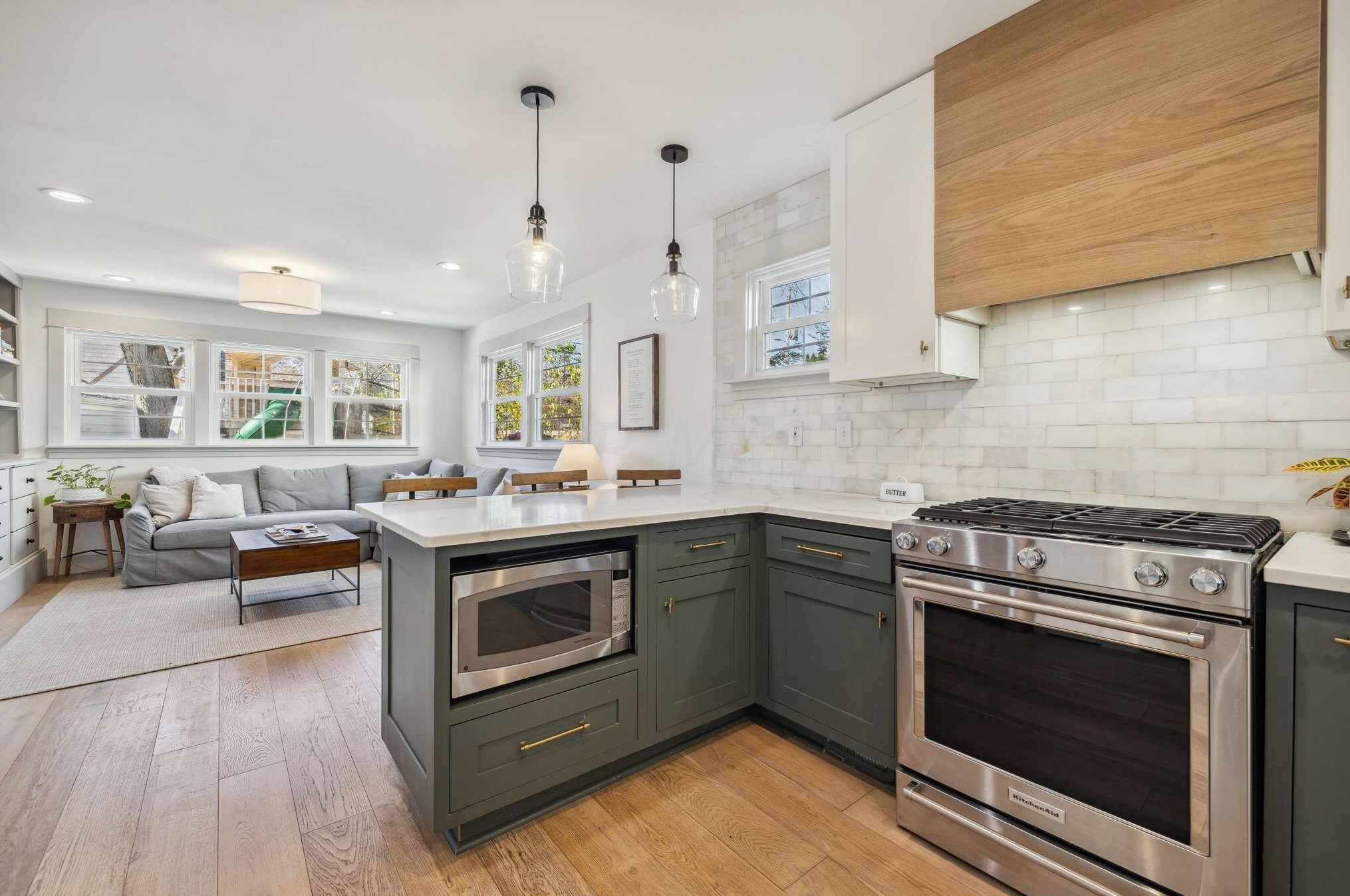 137 Roosevelt Ave, Columbus OH 43209-1160 exterior