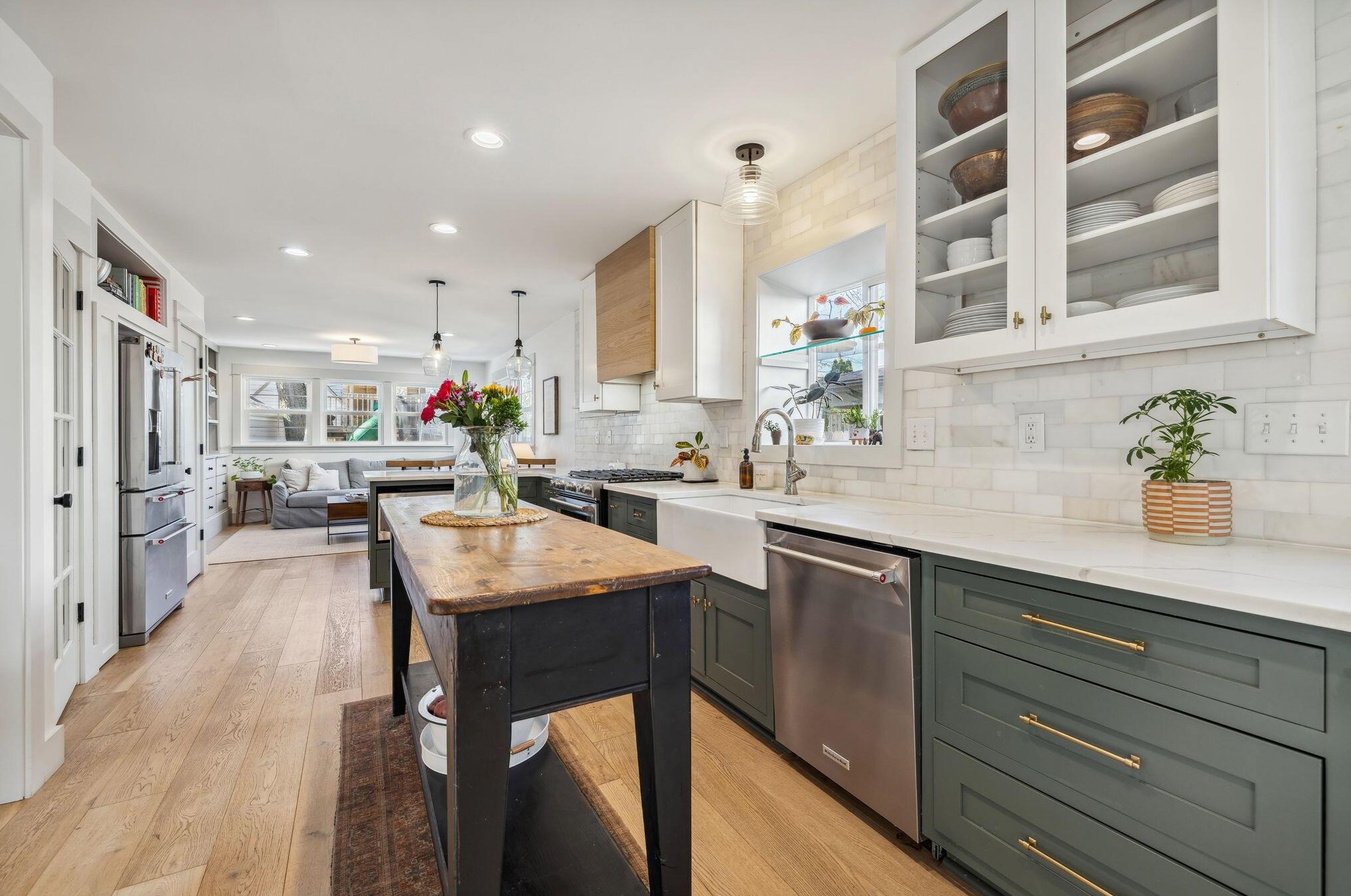 137 Roosevelt Ave, Columbus OH 43209-1160 exterior