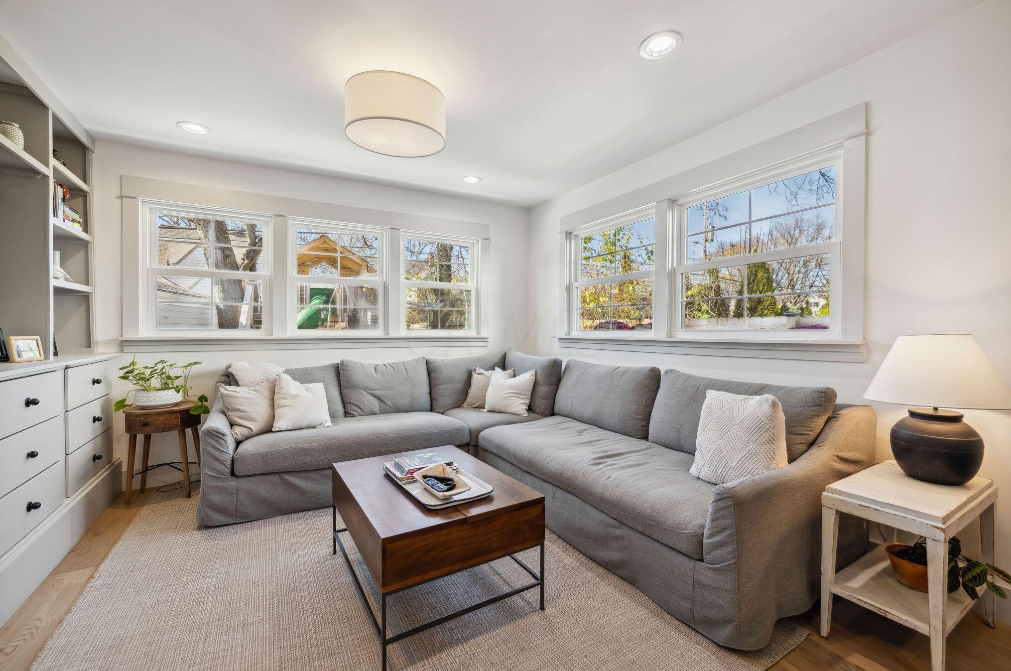 137 Roosevelt Ave, Columbus OH 43209-1160 exterior