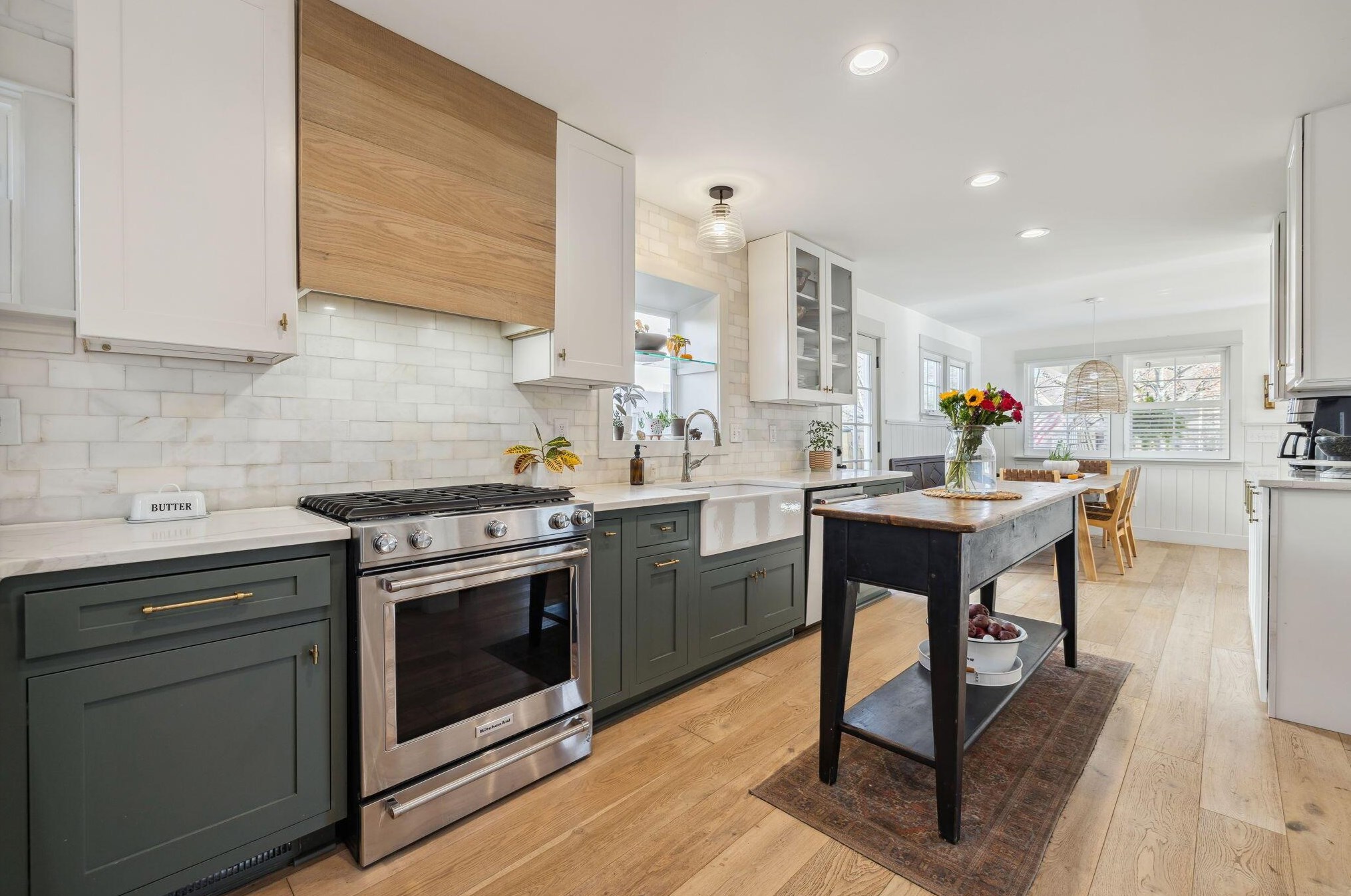 137 Roosevelt Ave, Columbus OH 43209-1160 exterior