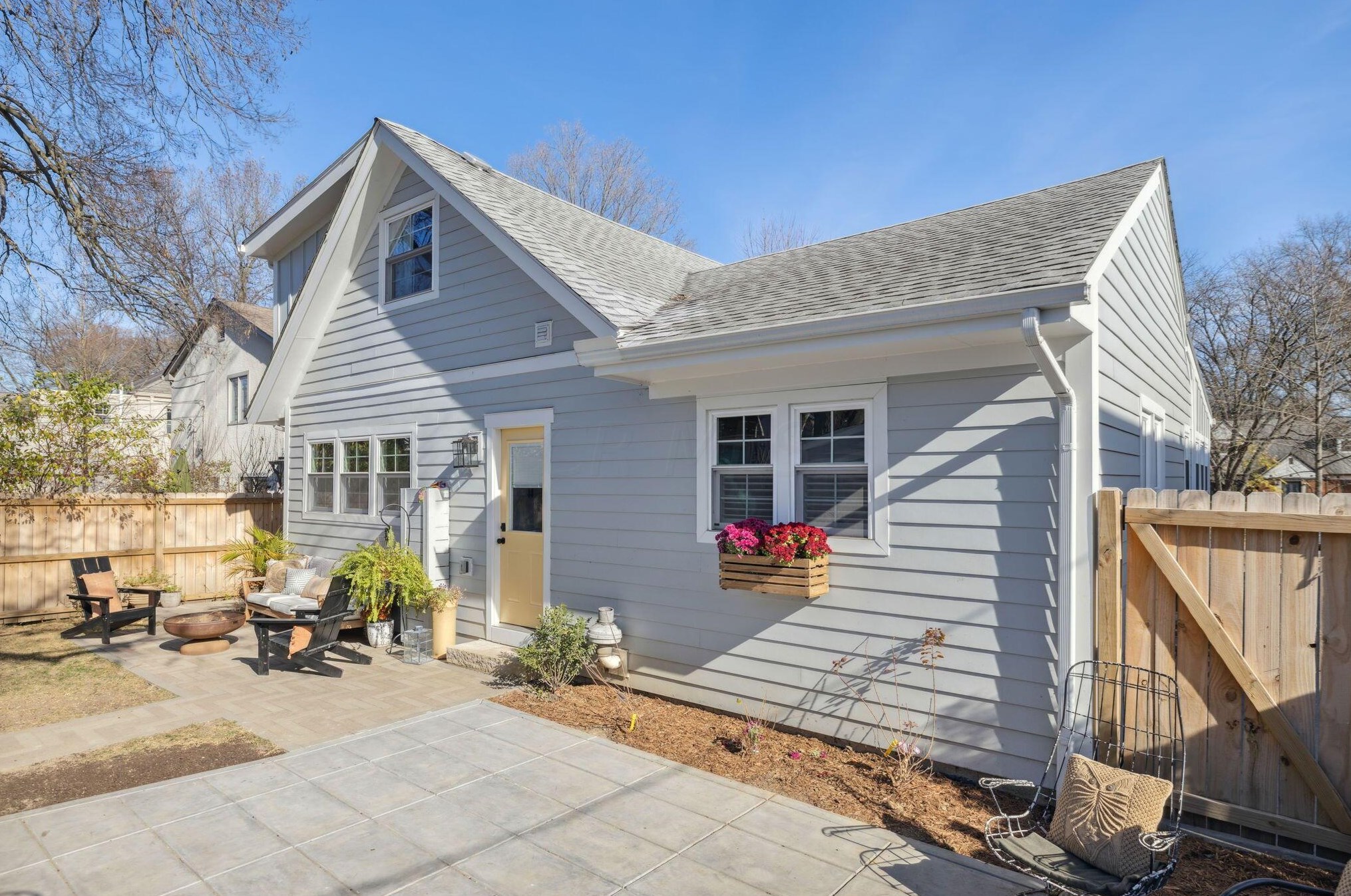 137 Roosevelt Ave, Columbus OH 43209-1160 exterior