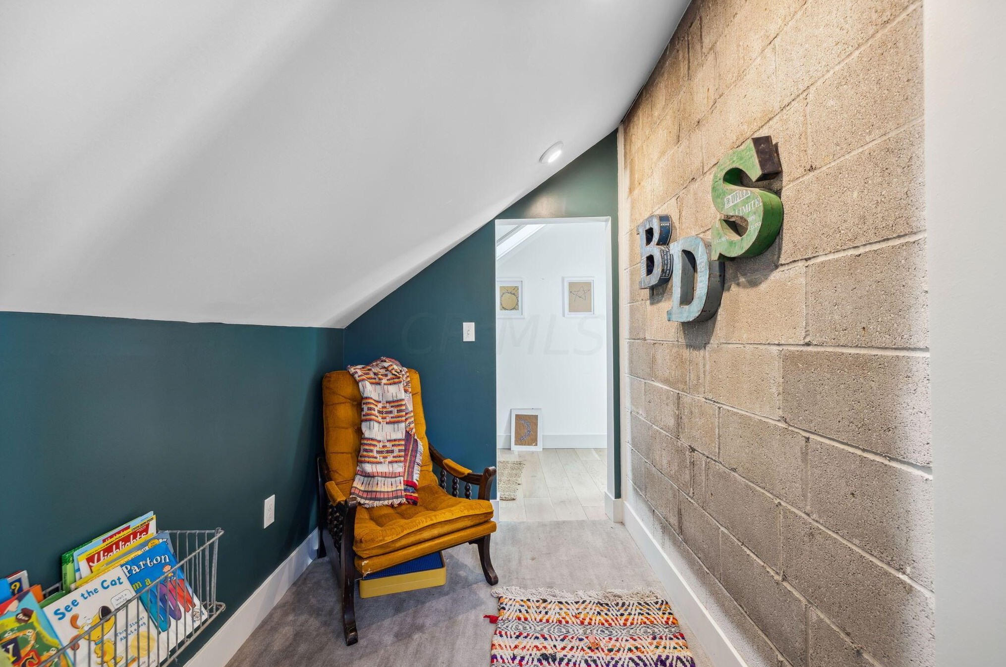 137 Roosevelt Ave, Columbus OH 43209-1160 exterior