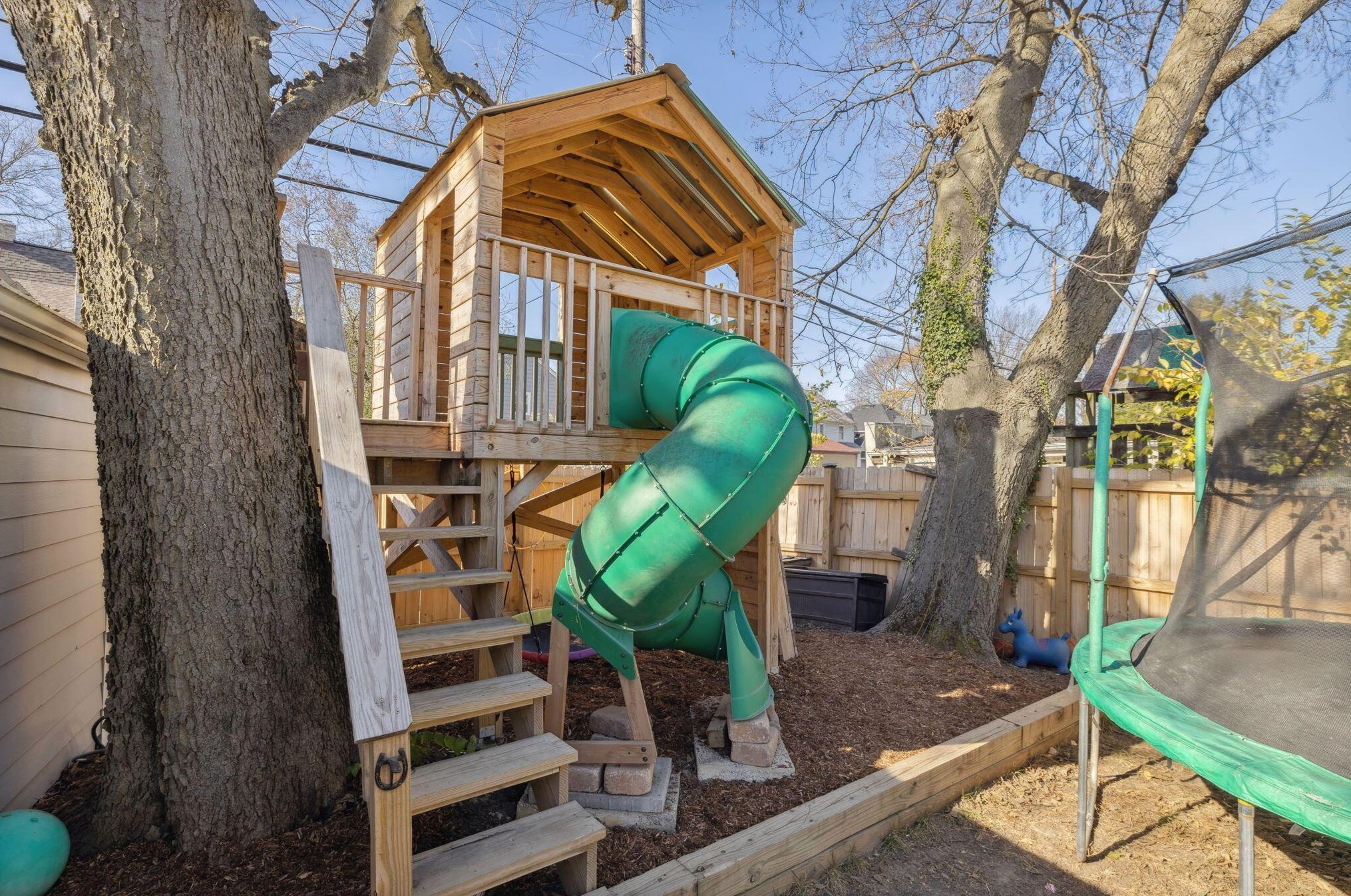 137 Roosevelt Ave, Columbus OH 43209-1160 exterior