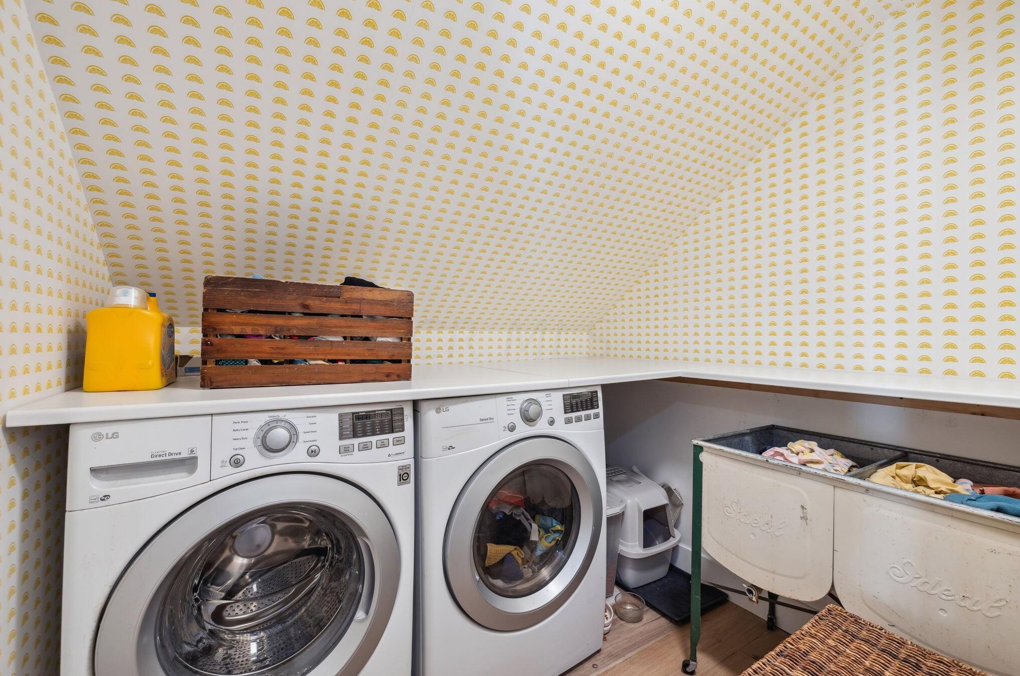 137 Roosevelt Ave, Columbus OH 43209-1160 exterior