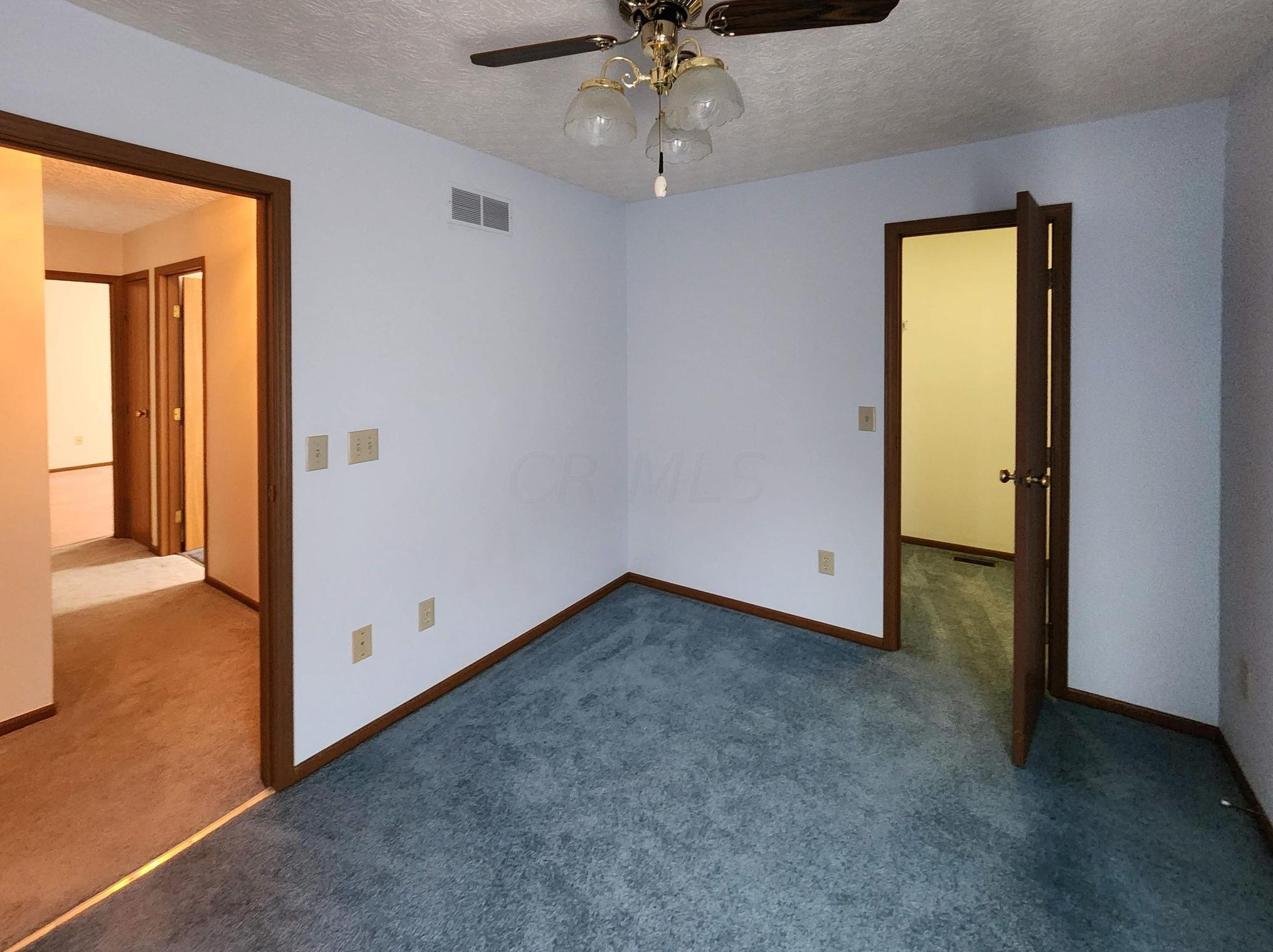 3915 Deer Knl Dr, Columbus OH 43230-4140 exterior