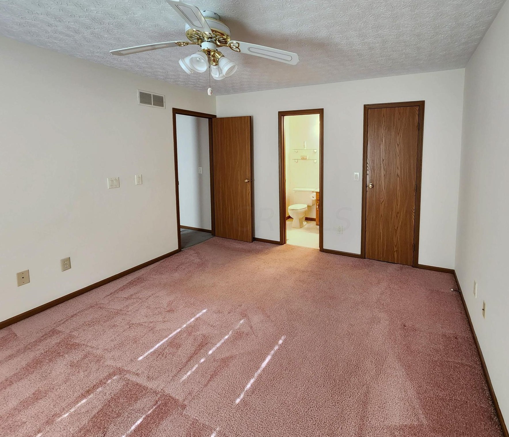 3915 Deer Knl Dr, Columbus OH 43230-4140 exterior