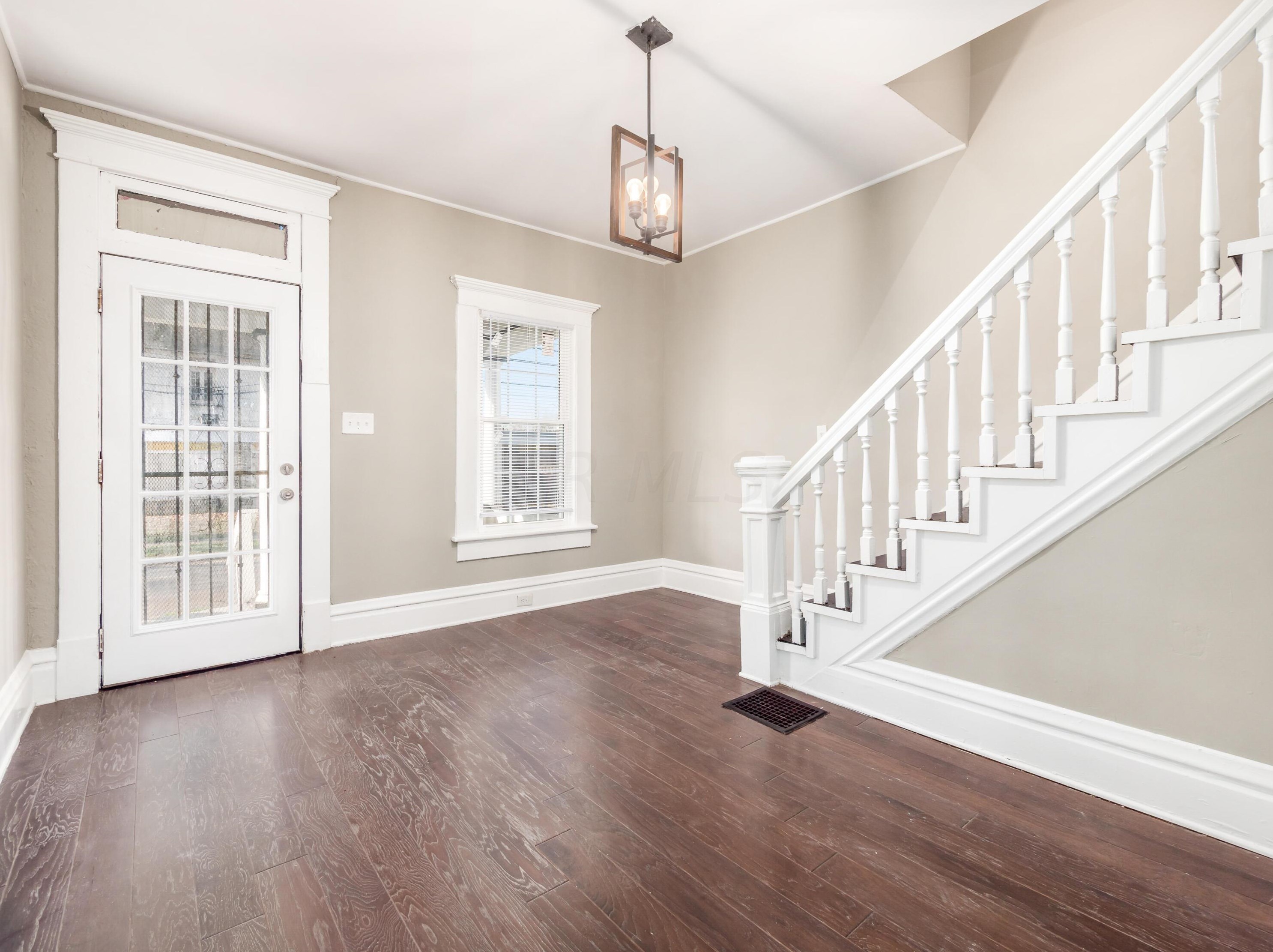 2262 Ridgeway Ave, Columbus OH  43219-2609 exterior