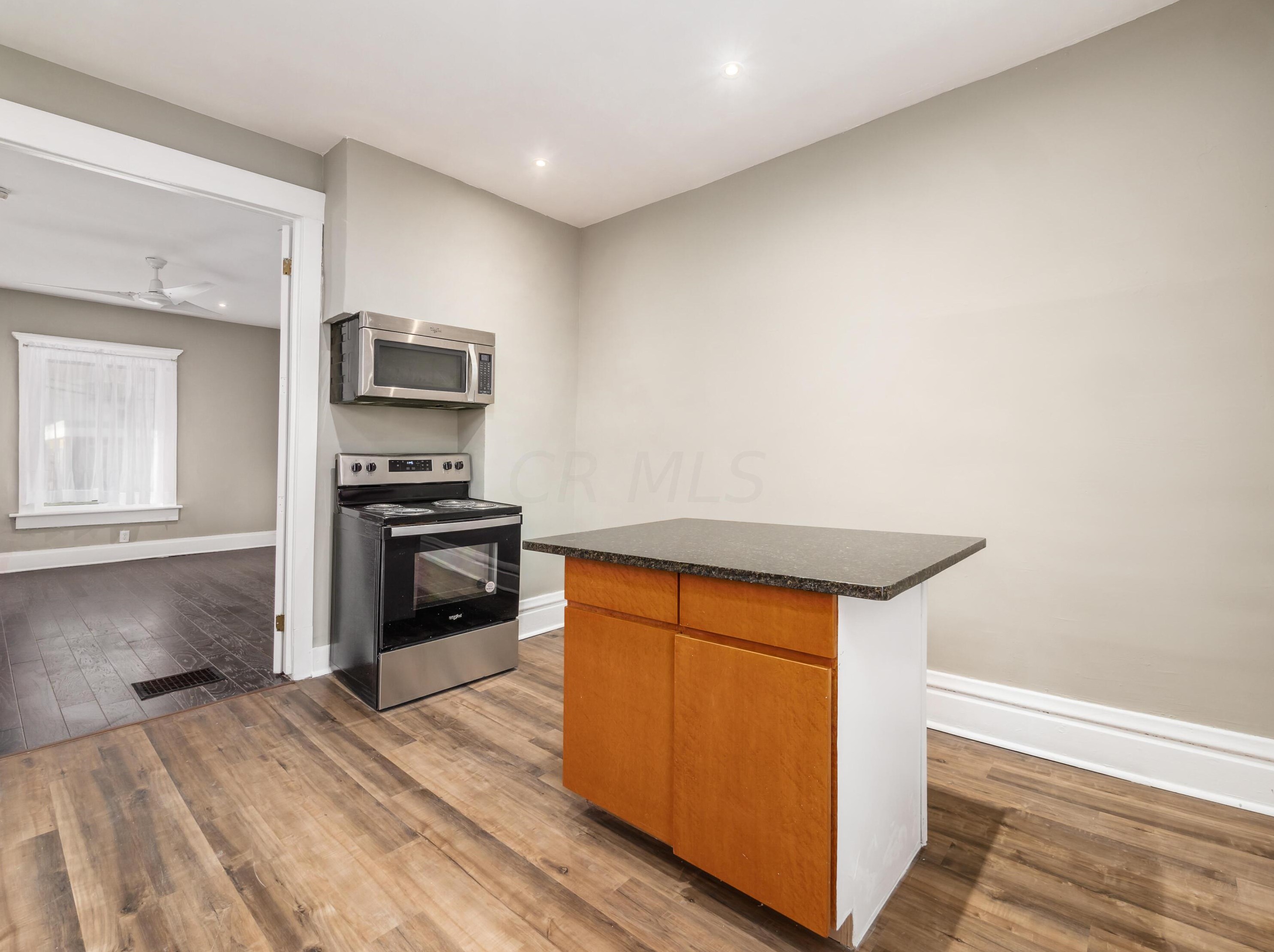 2262 Ridgeway Ave, Columbus OH  43219-2609 exterior