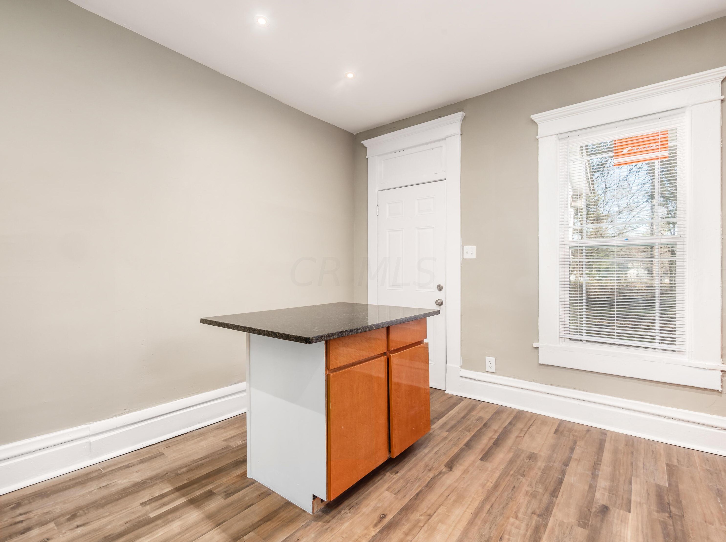 2262 Ridgeway Ave, Columbus OH  43219-2609 exterior