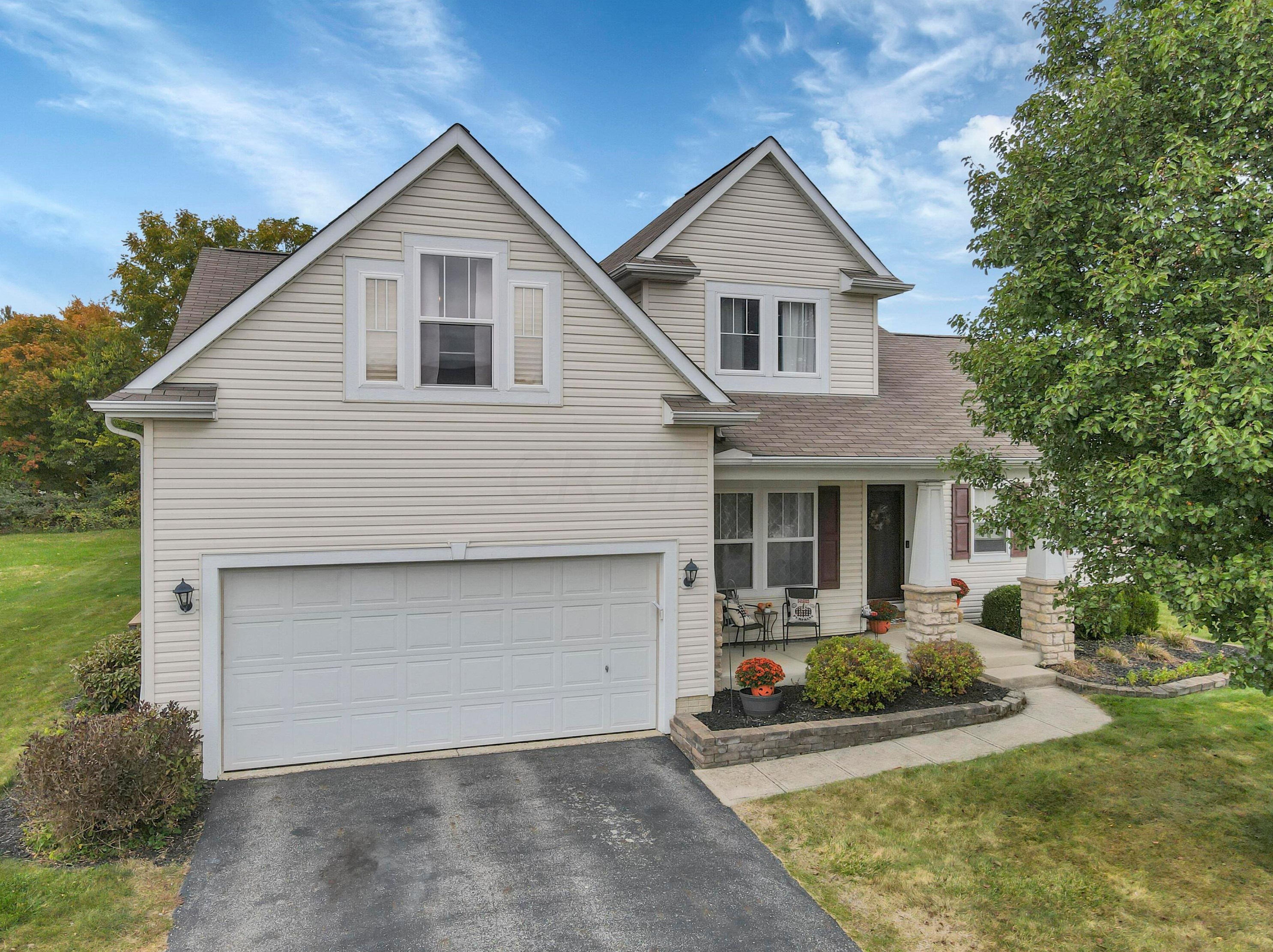 145 Mohican Ln, Pataskala, OH 43062