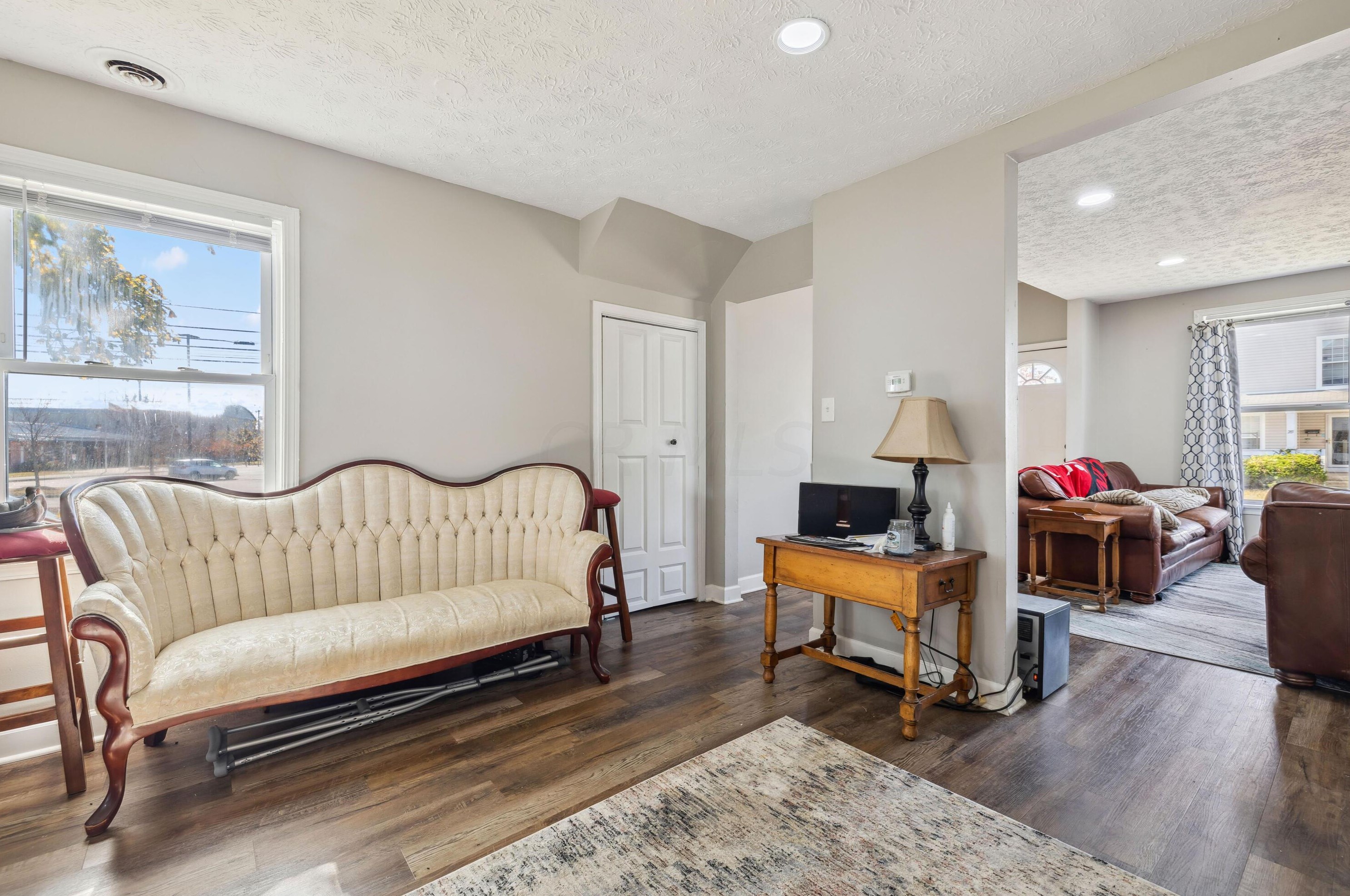 286 Skidmore St, Columbus OH 43215-4473 exterior