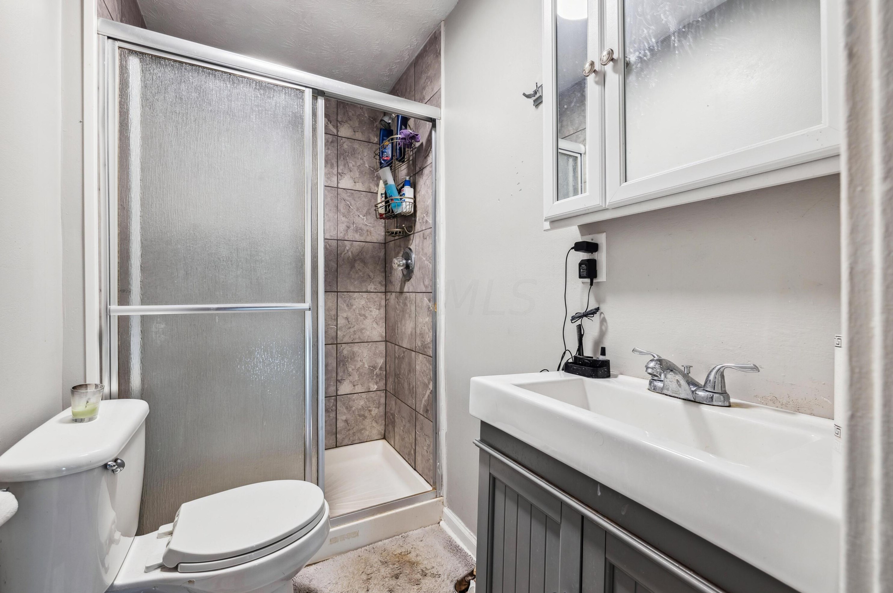 286 Skidmore St, Columbus OH 43215-4473 exterior