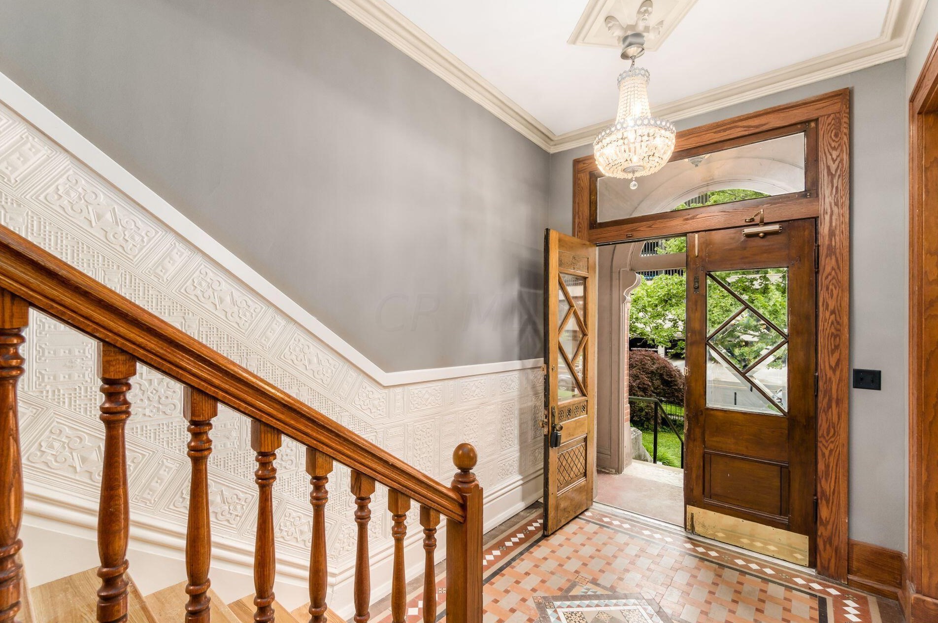 390 Town St, Columbus OH 43215-4838 exterior