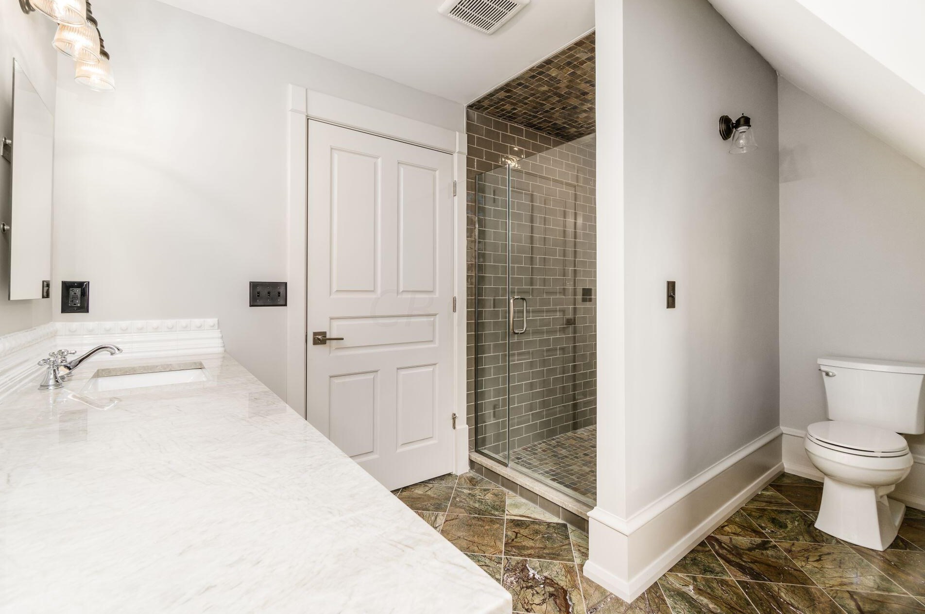 390 Town St, Columbus OH 43215-4838 exterior