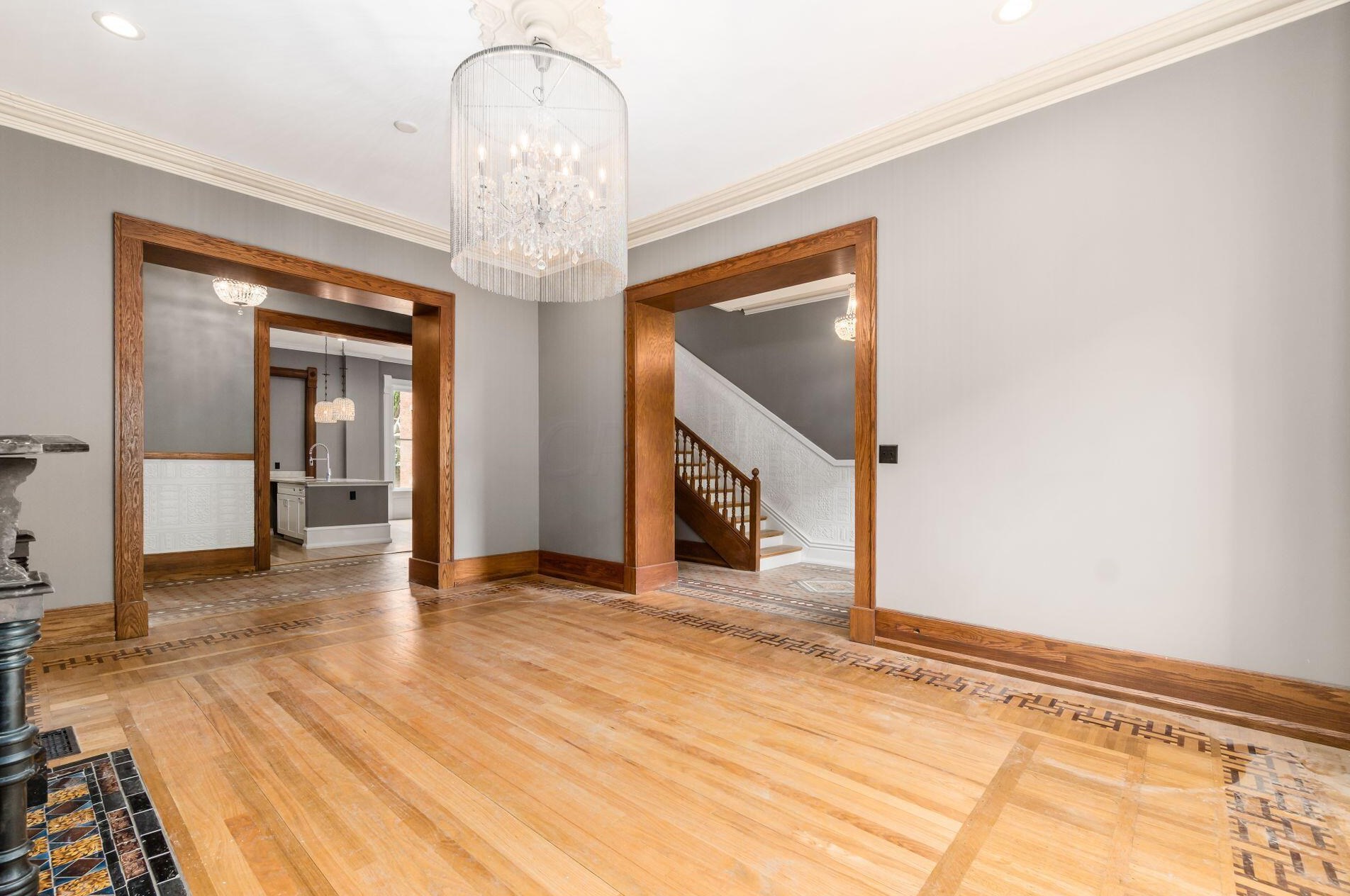 390 Town St, Columbus OH 43215-4838 exterior