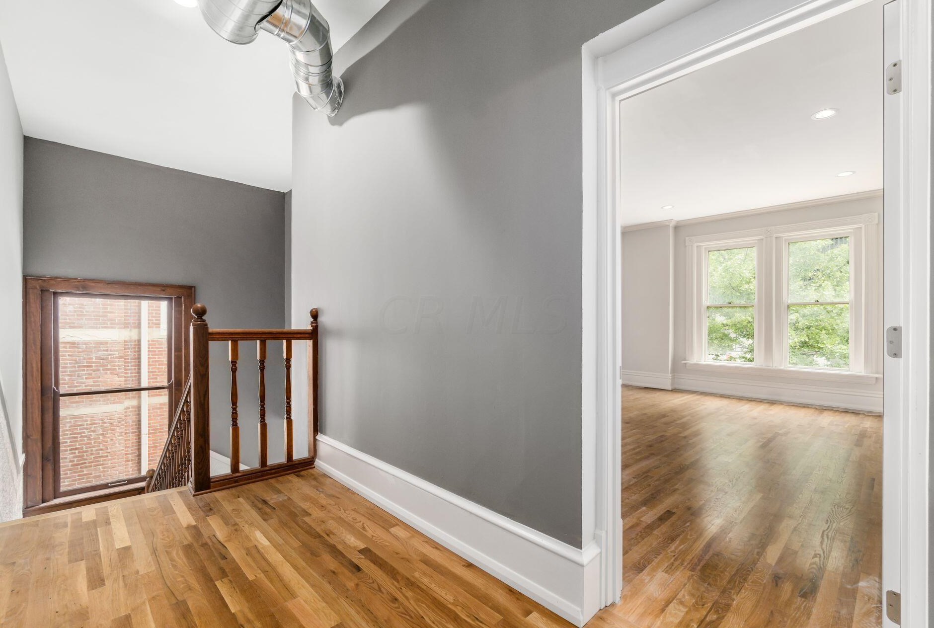 390 Town St, Columbus OH 43215-4838 exterior