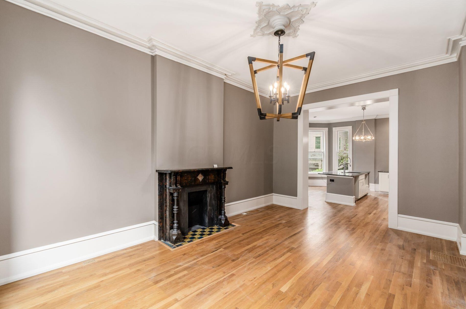 390 Town St, Columbus OH 43215-4838 exterior