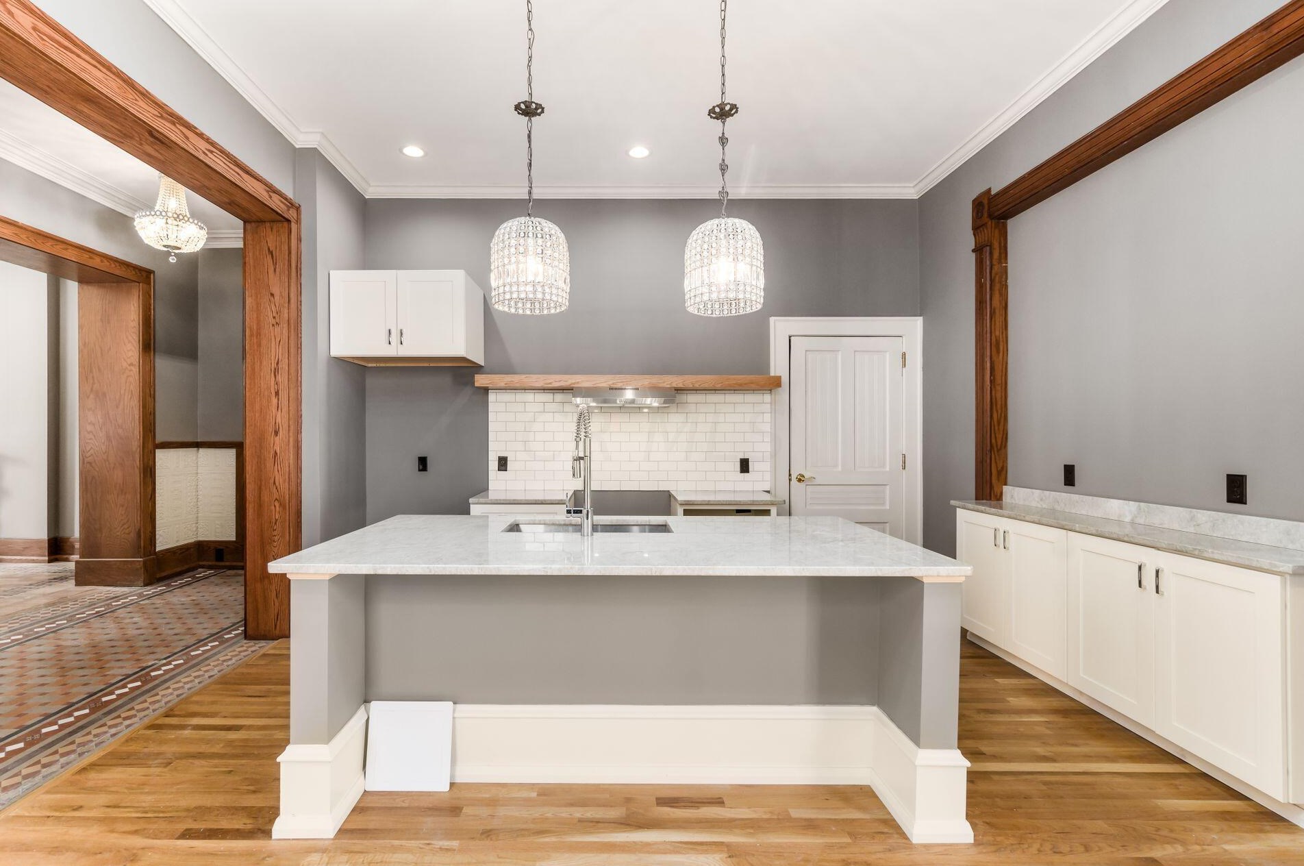 390 Town St, Columbus OH 43215-4838 exterior