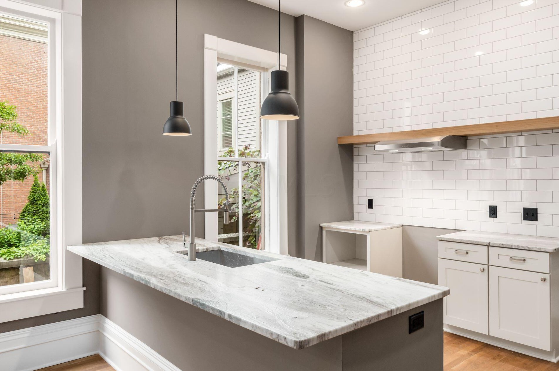 390 Town St, Columbus OH 43215-4838 exterior