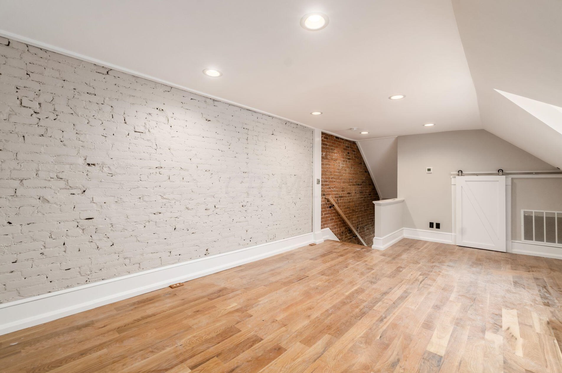 390 Town St, Columbus OH 43215-4838 exterior