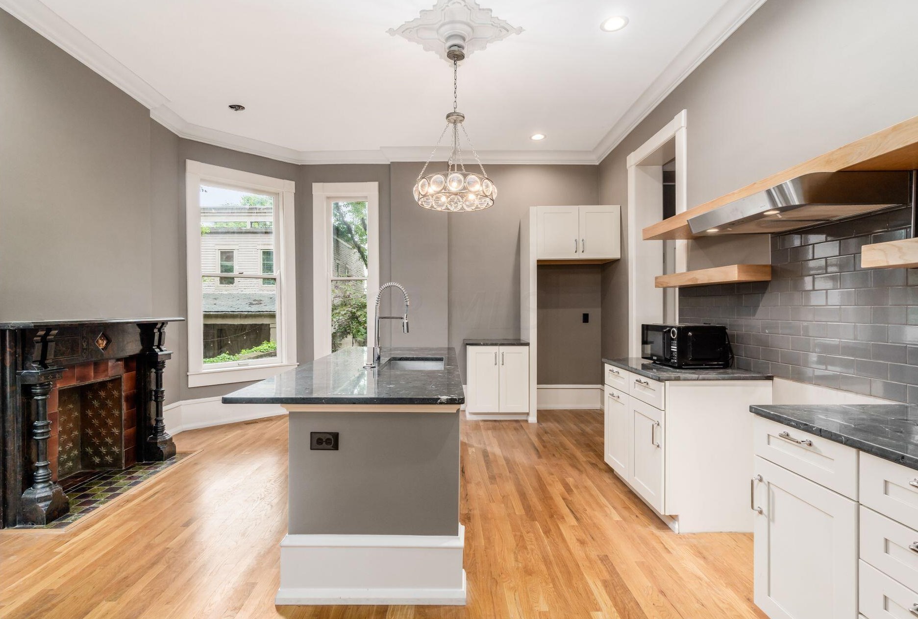 390 Town St, Columbus OH 43215-4838 exterior