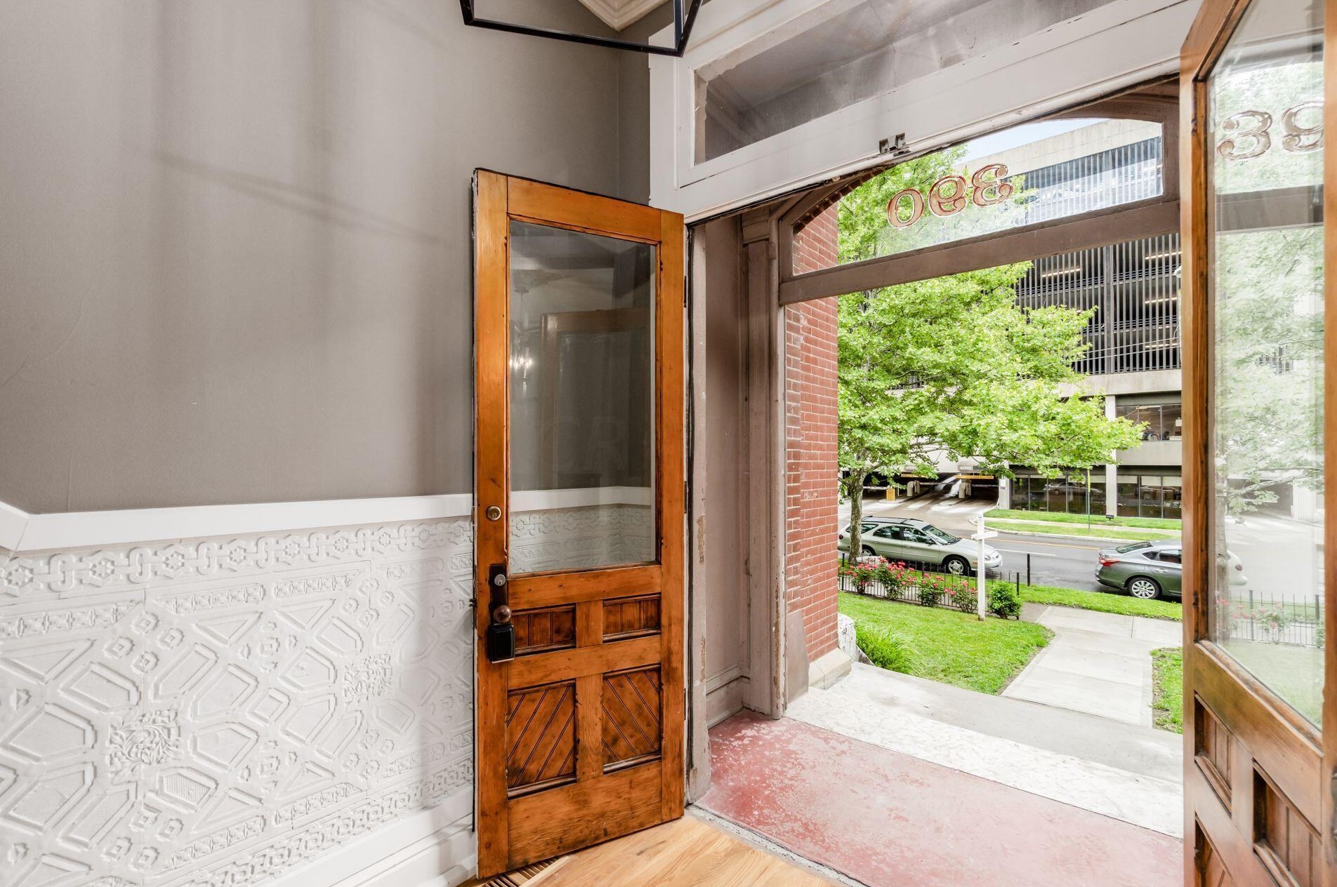 390 Town St, Columbus OH 43215-4838 exterior