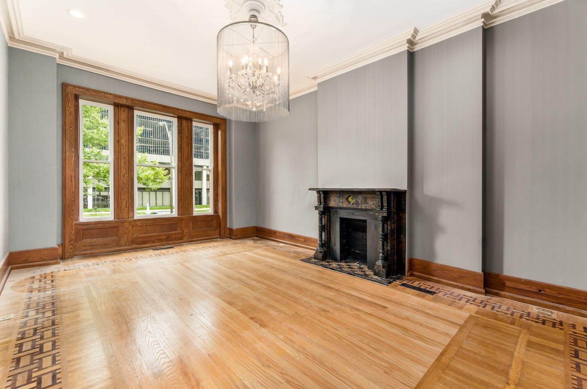 390 Town St, Columbus OH 43215-4838 exterior