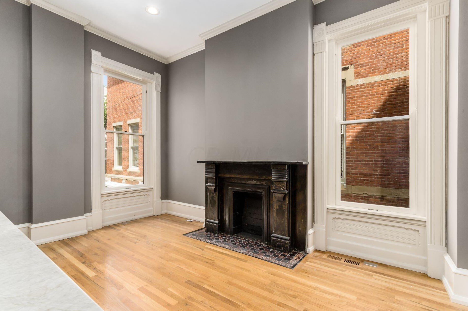 390 Town St, Columbus OH 43215-4838 exterior