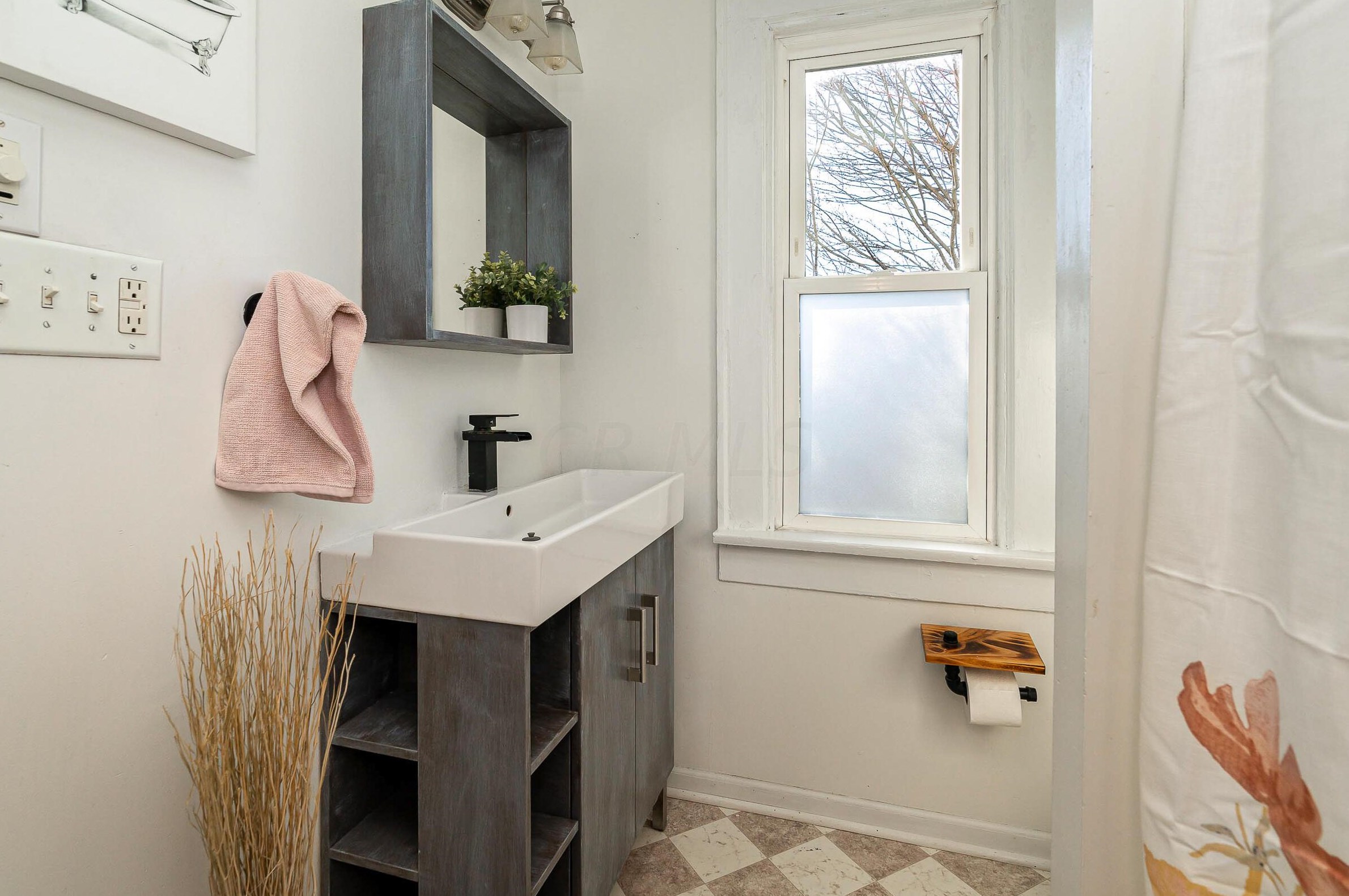 221 Morrill Ave, Columbus OH 43207-1110 exterior