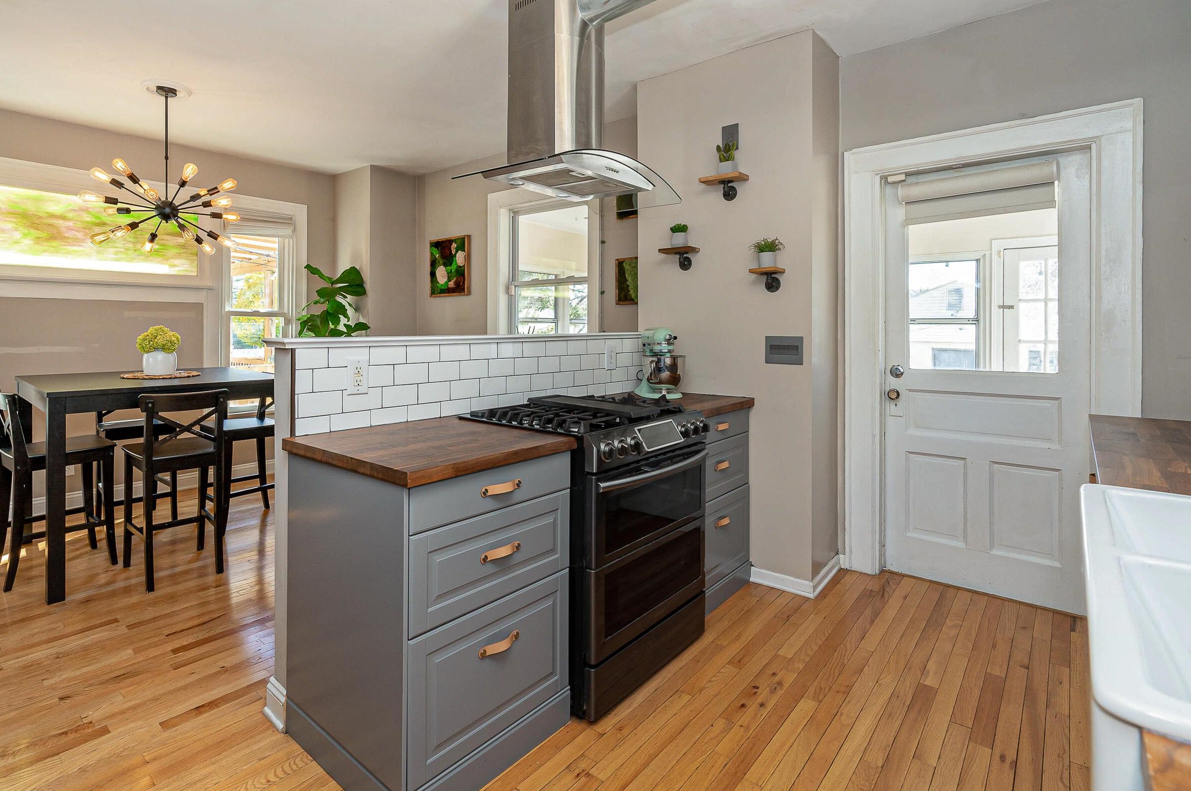 221 Morrill Ave, Columbus OH 43207-1110 exterior