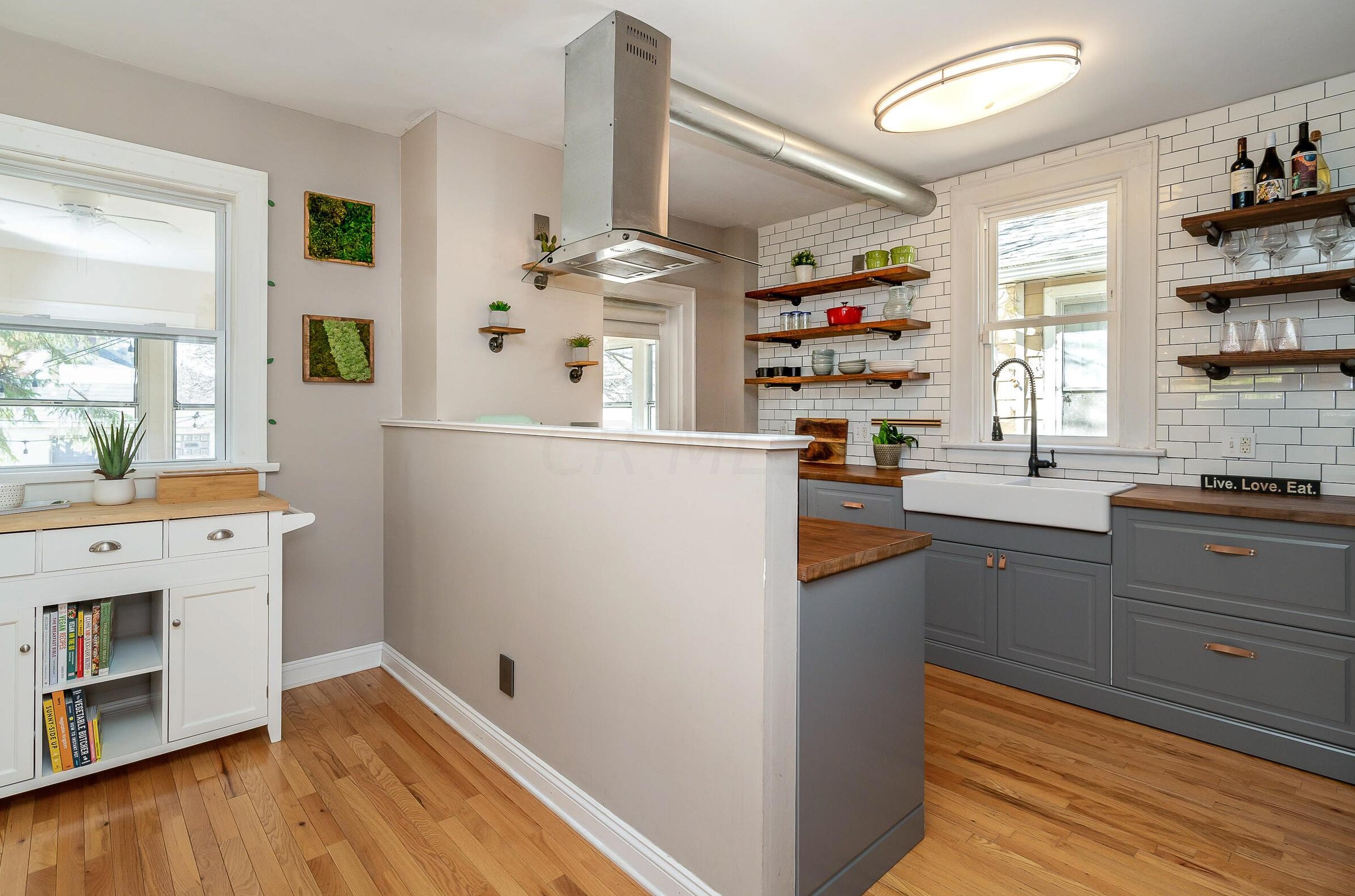 221 Morrill Ave, Columbus OH 43207-1110 exterior